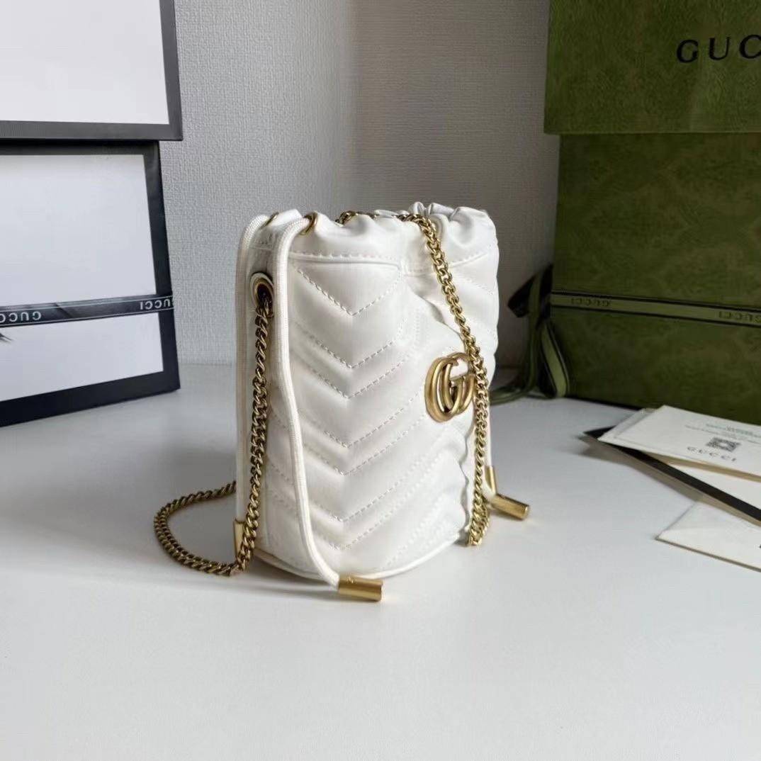 VIP 】Gucci GG Marmont mini bucket bag กระเป๋าสะพายข้าง Premiumgift วัสดุหนังแท้ ด้านในโล่ง มีช่องใส่บัตร3ช่อง ใส่กระเป๋าตังค์ ใส่โทรศัพท์ Iphone+ ได้ สายโซ่ยาว Crossbody ได้ ถอดสายได้ น้ำหนักเบา มาพร้อมถุงผ้าแบรนด์ ใบนี้คือที่สุด คุณหนูมากมาย ไม่ควรพลาดเล