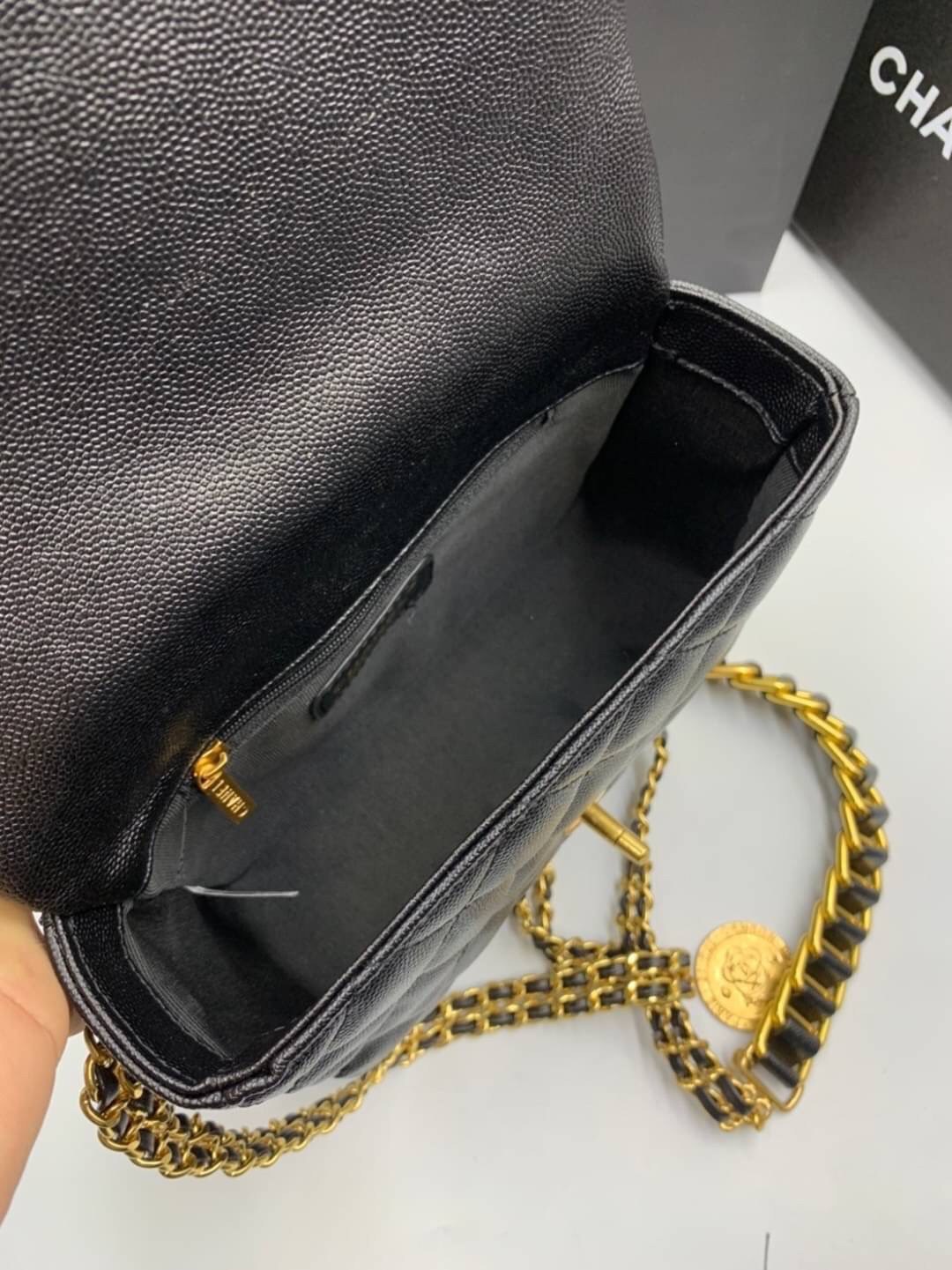 หนังแท้ VIP GIFT CHANEL Small Black Quilted Caviar Classic Flap Coin Charm Soul Chain คอลเลคชั่นใหม่ล่าสุดเลยค่ะ สายสะพายเก๋มาก ห้อย charm วงกลมสีทอง หนังคาเวียสีดำขนาด 8.5” ใส่ iPhone ได้ทุกรุ่นใส่ได้สบายๆ เลยค่ะ รุ่นใหม่เริ่ดมากจ้า