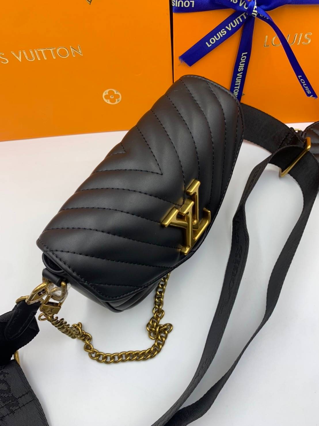 VIP GIFT 】LOUIS VUITTON NEW WAVE MULTI-POCHETTE (4colors)