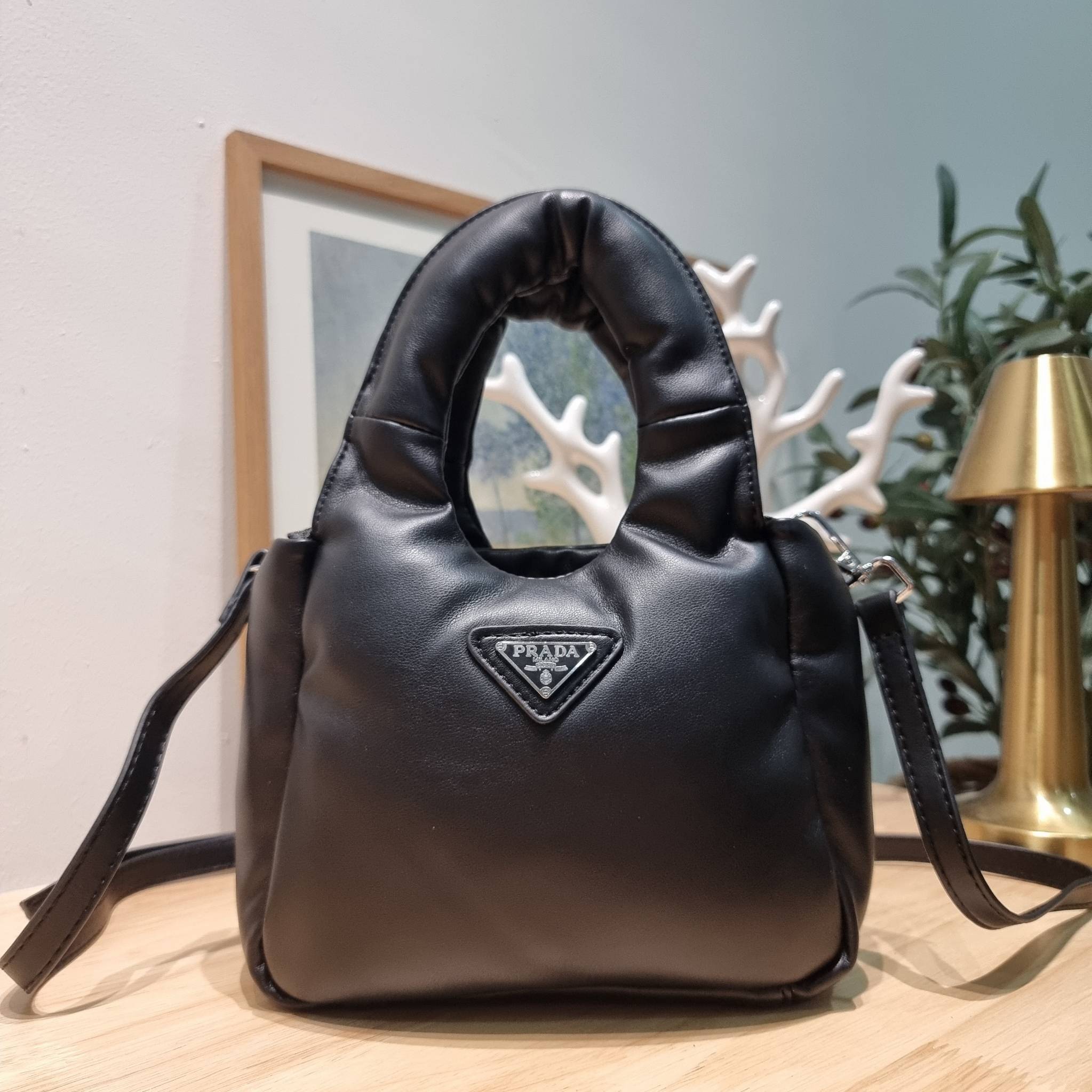 PRADA Small padded Soft nappa-leather bag พร้อมส่ง 4 สี น้องใหม่ล่าสุด กับคอลเลคชั่นที่ทำออกมาตอบโจทย์ได้ทุกไลฟ์สไตล์ **ราคาพิเศษสุดคุ้ม งานสวยเกินราคา