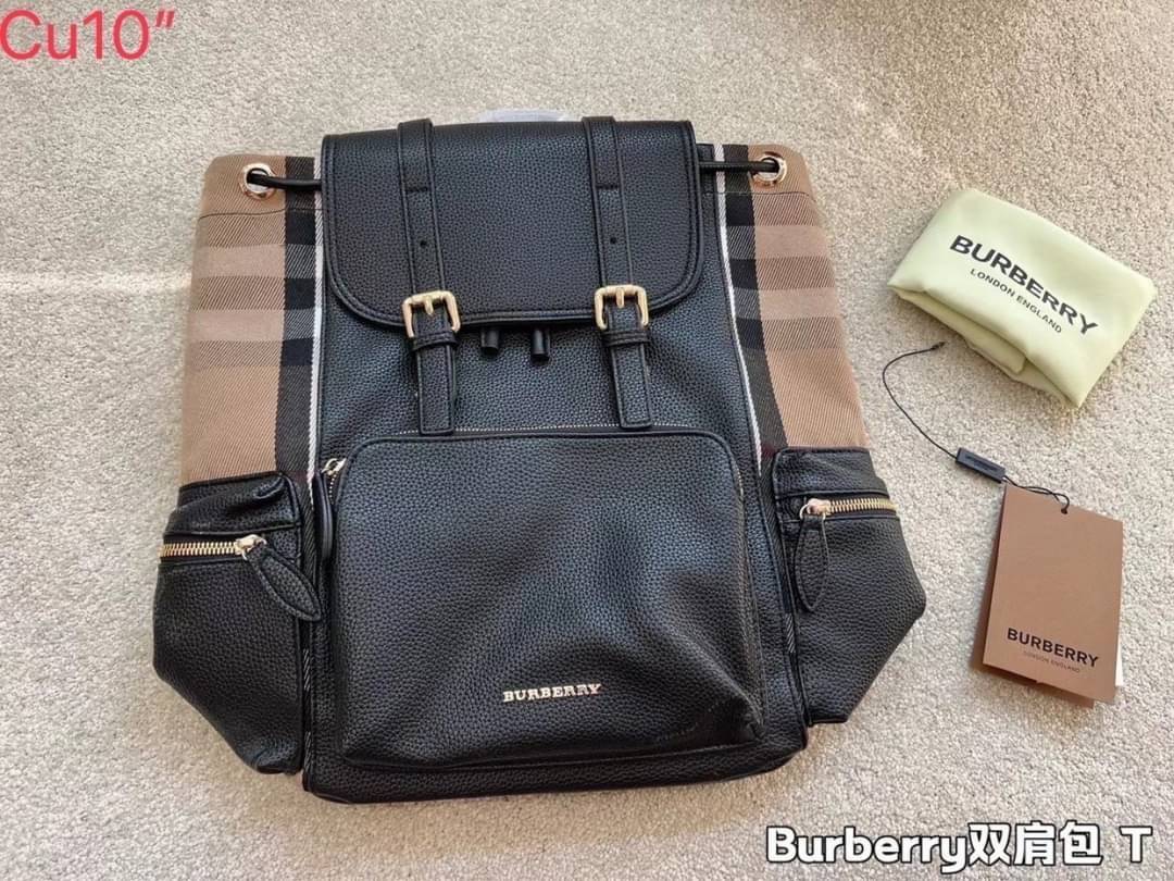 BURBERRY Rucksack Military Backpack / BURBERRY FRAGRANCES VINTAGE 2WAYS RUCKSACK BACKPACK / BURBERRY BACKPACK กระเป๋าเป้ ลาย Vintage Signature สวยคลาสสิค ภายในโล่งกว้างและช่องใส่มือถือสามารถใส่มือถือกระเป๋าสตางค์ของใช้ได้เยอะ หูจับหนัง เป็นเป้ก็ดูดีไอเท็ม