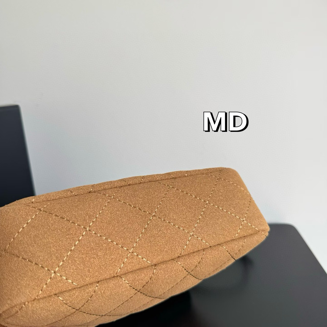 Chanel 25a Suede Mini Crossbody Bag กระเป๋าสะพายคลาสสิก ดีไซน์ทูโทนสุดไอคอนิก ฝาพับหนังตัวกระเป๋าหนังกลับสวยหรูลงตัว ไซส์มินิน่ารักน่าใช้