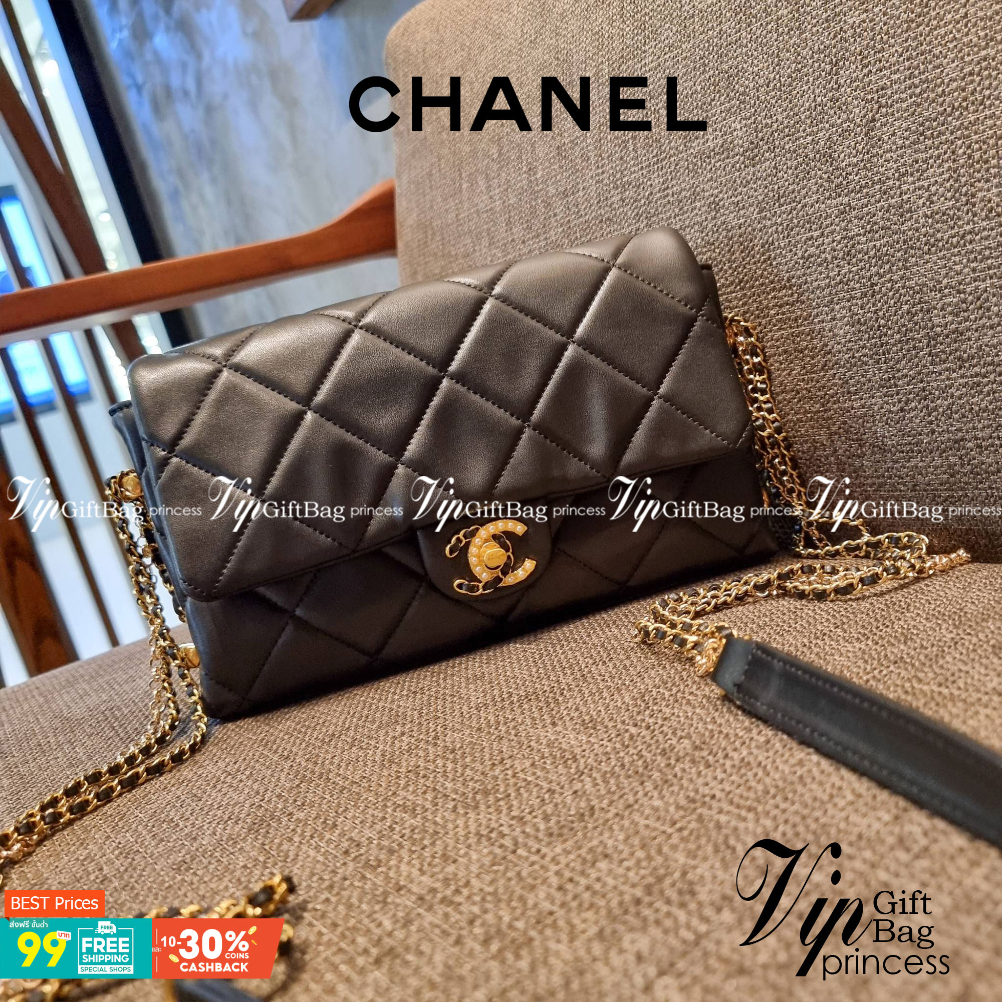 VIP 】สวยหรูพร้อมเสิร์ฟ!! กับไอเท็มสุดเลิฟจาก Chanel กระเป๋าสะพายที่สุดของความคุ้มค่า วัสดุหนังแกะนิ่มเต็มใบ เปิด-ปิดกระเป๋าด้วยตัวบิดล็อค ภายในกระเป๋าบุผ้าสวยหรู มีช่องโล่งกว้างจุของได้สบาย ใส่โทรศัพท์ กระเป๋าสตางค์ได้ มีช่องซิป 1 ช่อง ช่องย่อย 1 ช่อง ดีเ