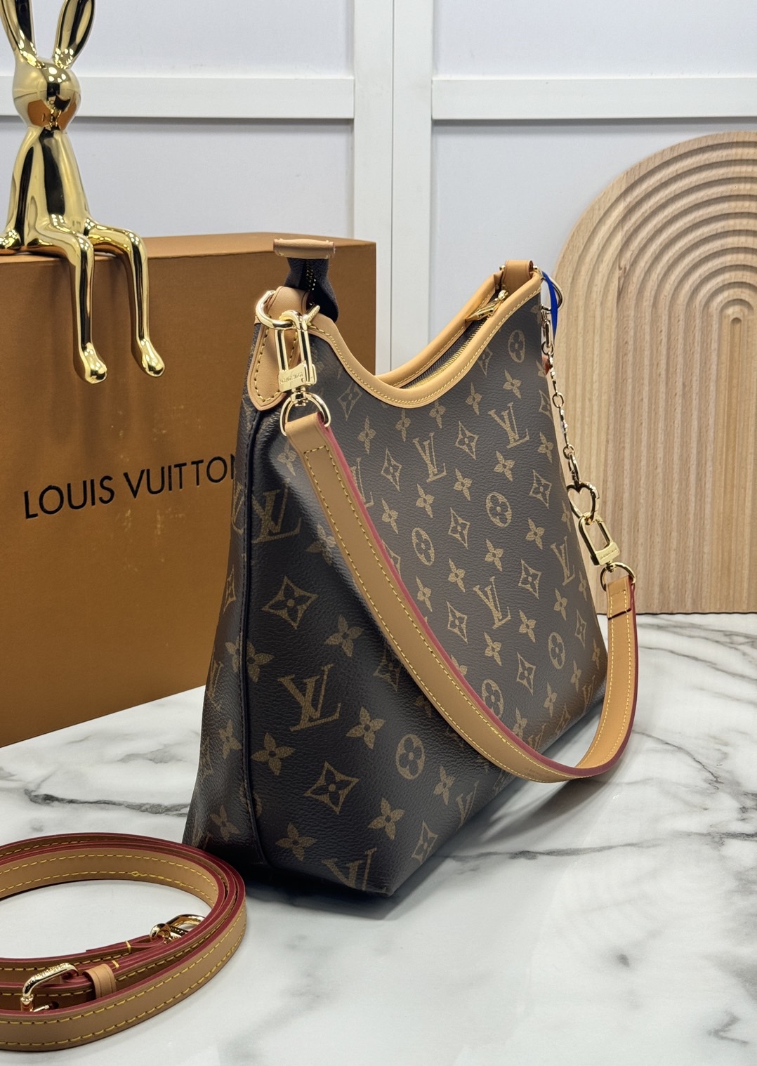ORI หนังแท้ | LV CarryAll Monogram canvas 30cm กระเป๋าสะพายแครี่ออลรุ่นใหม่ ใบใหญ่จะของได้เยอะดีไซน์เรียบหรู มาพร้อมห่วงโซ่หัวใจห้อยสุดคิ้ว และสายสะพายแยกถอดได้ สวยหรูคลาสสิก