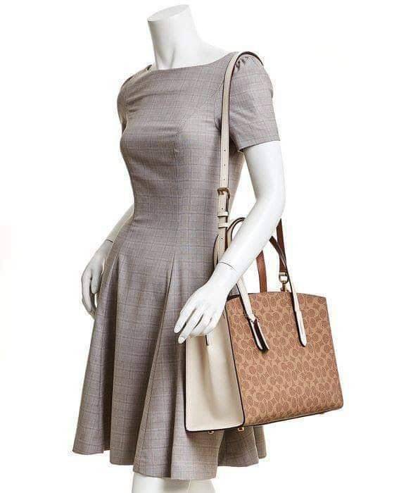 COACH CHARLIE CARRYALL IN SIGNATURE CANVAS (31210) ðšāđāļĢāļĩāļĒāļāļŦāļĢāļđ āļāļĨāļēāļŠāļŠāļīāļ//āļāļĢāļ°āđāļāđāļēāļāļ·āļ āļāļĢāļ°āđāļāđāļēāļŠāļ°āļāļēāļĒ āļāļĢāļ TOTE āļŠāļļāļāļŦāļĢāļđāļŦāļĢāļē āļāļĩāđāļāļāđāđāļāđ āđāļĄāđāļāļģāđāļ// āļ§āļąāļŠāļāļļāđāļāļāļ§āļēāļŠ āļāļŠāļĄāļŦāļāļąāļāđāļāđāļāļļāļāļ āļēāļāđāļĒāļĩāđāļĒāļĄ āļĢāļđāļāļāļĢāļāđāļāļāđāļāđāļ āļĨāļēāļĒ SIGNATURE āļŠāļ§āļĒāļĄāļēāļ// āļāđāļēāļāđāļāļĄāļĩ 2 āļāđāļāļāđāļĨāđāļāļāļ§āđāļēāļ āđāļĨāļ°āļāļĩāļ 1 āļāđāļāļāļāļīāļāļ