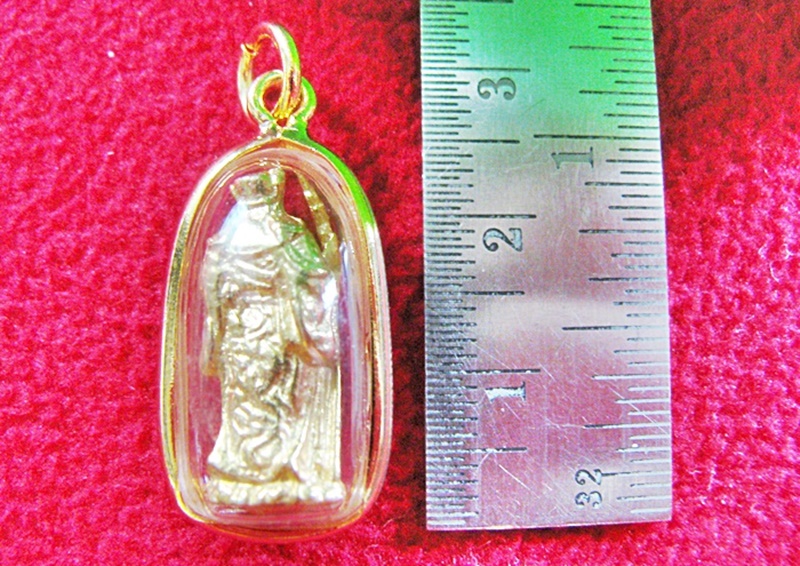 สินค้าหมดค่ะ เทพเจ้ากวนอูยืนถือง้าว เนื้อทองพ่นทรายเลี่ยมทองไมครอนค่ะ