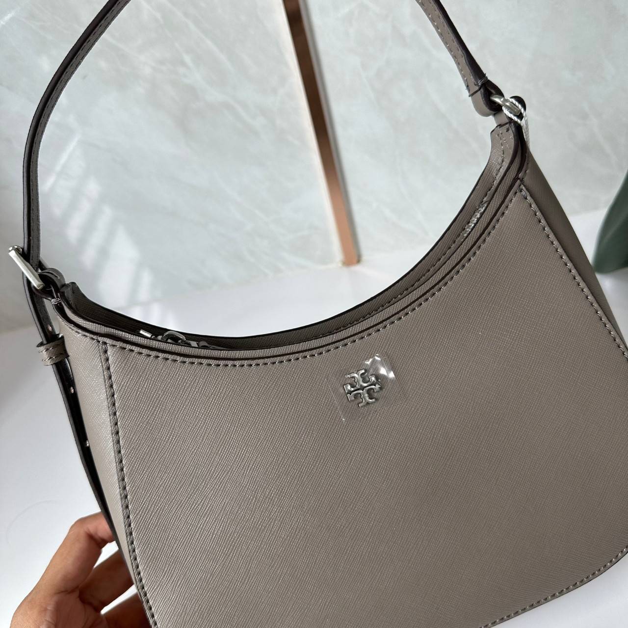 TORY BURCH EMERSON ZIP SHOULDER BAG 137416 / TORY BAG พร้อมส่ง 3 สี กระเป๋าสะพายไหล่ / คล้องแขน หนังซาเฟียโน่ ทนทาน