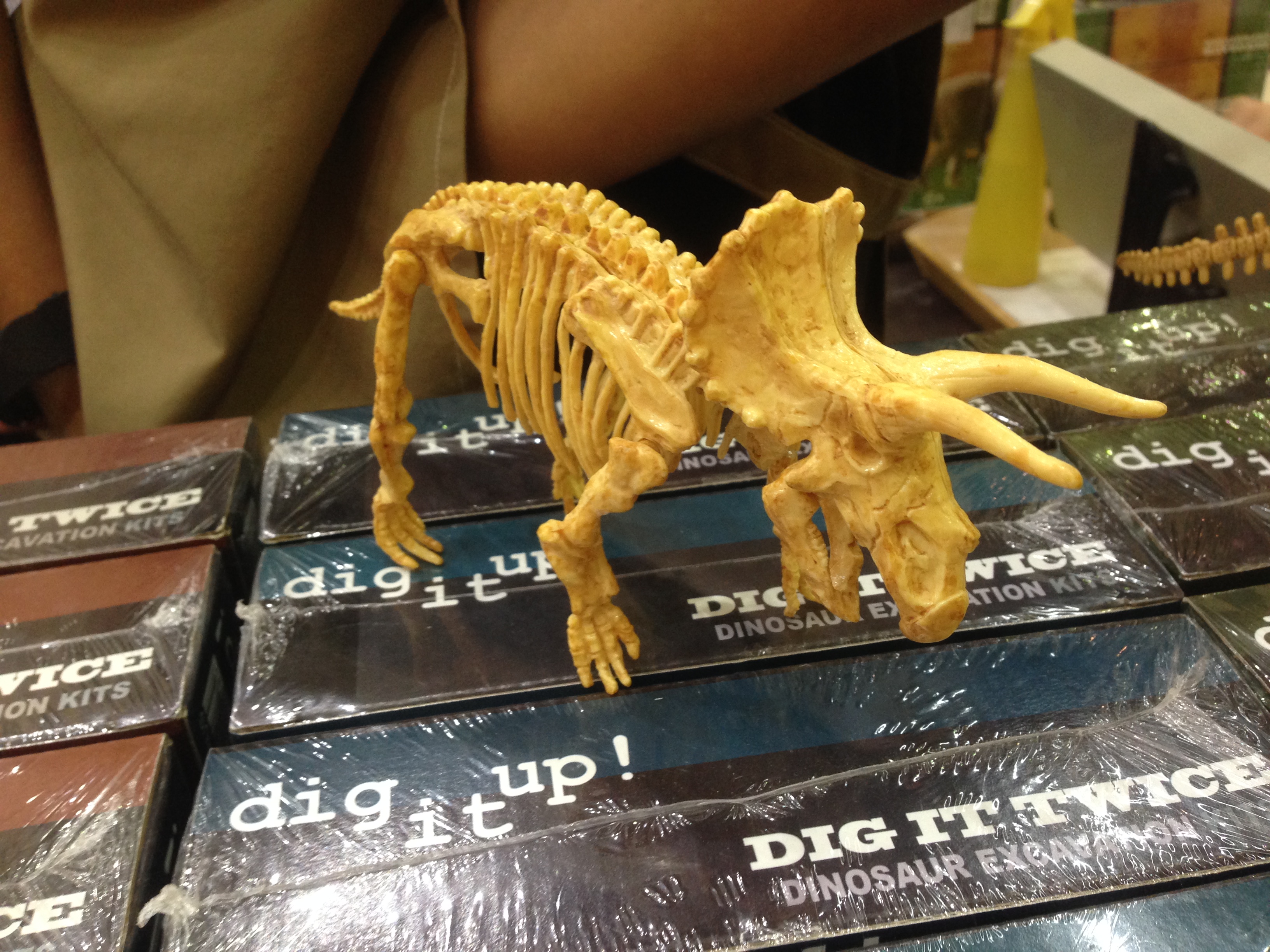 ชุดขุดฟอสซิลDig it Twice (แบบเล่นสองรอบ ขุดแล้วนำมาประกอบเป็นโมเดลได้)
