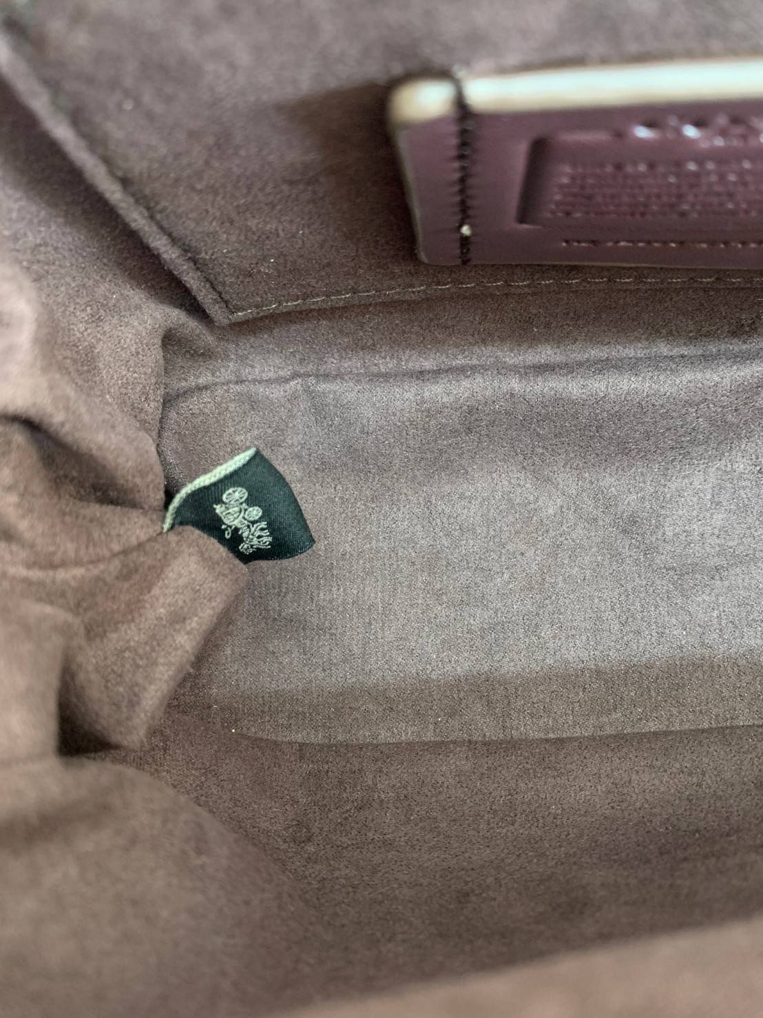 ของแท้ 💯% Coach Nora Kisslock Crossbody In Signature ((1451//1452)) หนังแท้ กระเป๋าสะพายครอสบอดี้ร์หรือสามารถถือแบบคลัทออกงานสังคมก็สวยดูดีมากๆเลยค่ะ😘 หนังแท้อย่างดีนิ่มมือค่ะ