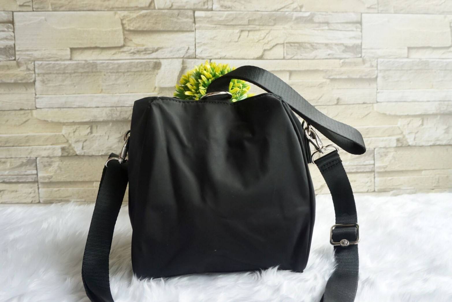 NEW ARRIVAL! Kipling 2Way Mini Bucket Bag กระเป๋าถือหรือสะพาย 2Way ขนาดมินิรุ่นใหม่ทรงขนมจีบวัสดุ Nylon & Polyester 100% น้ำหนักเบา พวงกุญแจรูปหัวใจปั้มแบรนด์คอลเลคชั่นพิเศษถอดแยกใช้ได้ เปิดปิดสไตล์ Drawstring มีกระดุมคาดกลาง ภายในมีโลโก้ ช่องซิป ช่องใส่ข