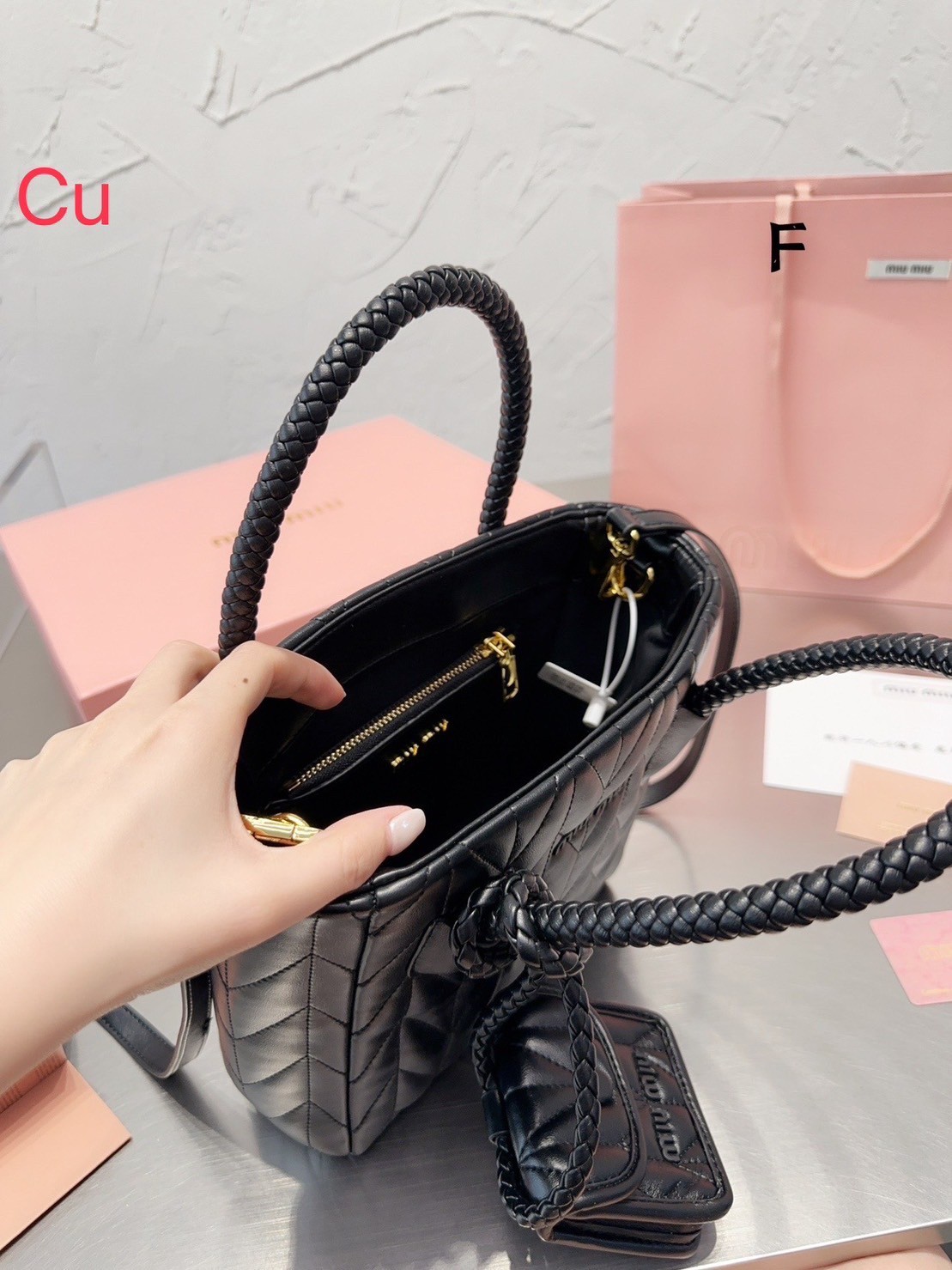 MIU MIU Tote candy color handbag / MIU MIU BAG พร้อมส่ง 4 สี กระเป๋าทรงโท้ท พร้อมใบเล็ก น่ารักน่าใช้ให้ความละมุน ลุคคุณหนูน่ารักสุดๆ ค่ะ