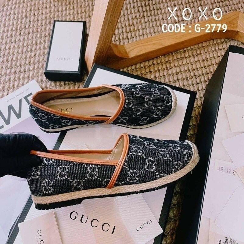 GUCCI คัชชู หน้ากว้าง ใส่สบาย วัสดุยีนส์ลายแบรนด์ นุ่มใส่สบาย แต่งปอฟางรอบ สวยเก๋ แมทส์ชุดง่าย น้ำหนักเบา