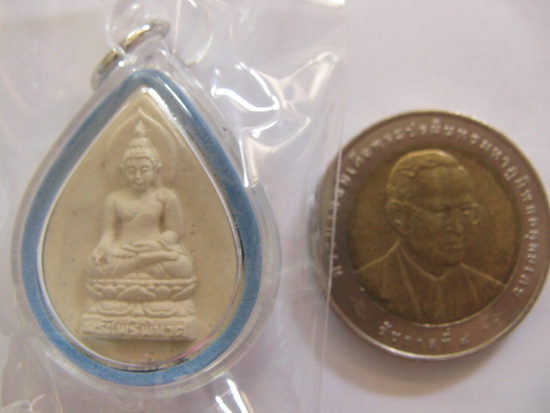 สินค้าหมดค่ะ พระไพรีพินาศหยดน้ำเนื้อผง วัดบวรนิเวศวิหาร พ.ศ.๒๕๕๓ เลี่ยมกรอบฟ้าใสค่ะ