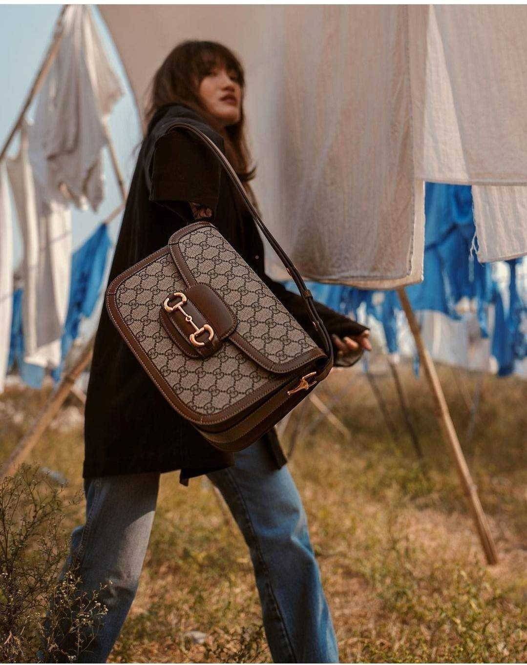 GUCCI HORSEBIT 1995 BAG / GG Supreme Shoulder 10" รุ่นฮิต คลาสสิค หรูหรา ใช้แล้วดูดีมีเสน่ห์ขึ้นทันที สายยาวคล้องบ่าได้ ปรับยาวคลอสบอดี้ได้ หนังแคนวาส สล้บหนังแท้