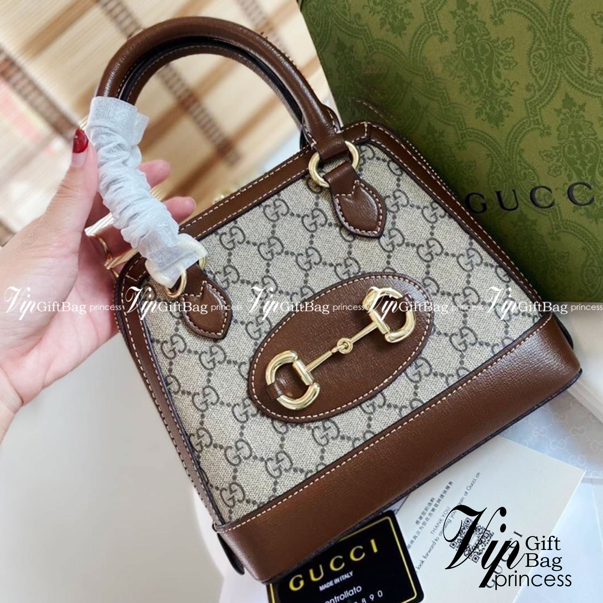 Gucci Horsebit 1955 mini top handle bag / Gucci Horsebit 1955 mini Tote bag กระเป๋าสะพายกุชชี่ รุ่นใหม่ สีใหม่ งานซิปคู่อะไหล่สีทอง มาพร้อมสายสะพายยาวถอดออกถือได้ งานสวยเป๊ะ ปั๊มทุกจุด ราคาสุดคุ้ม ภาพถ่ายจากงานขายจริง ใช้งานต่างประเทศได้