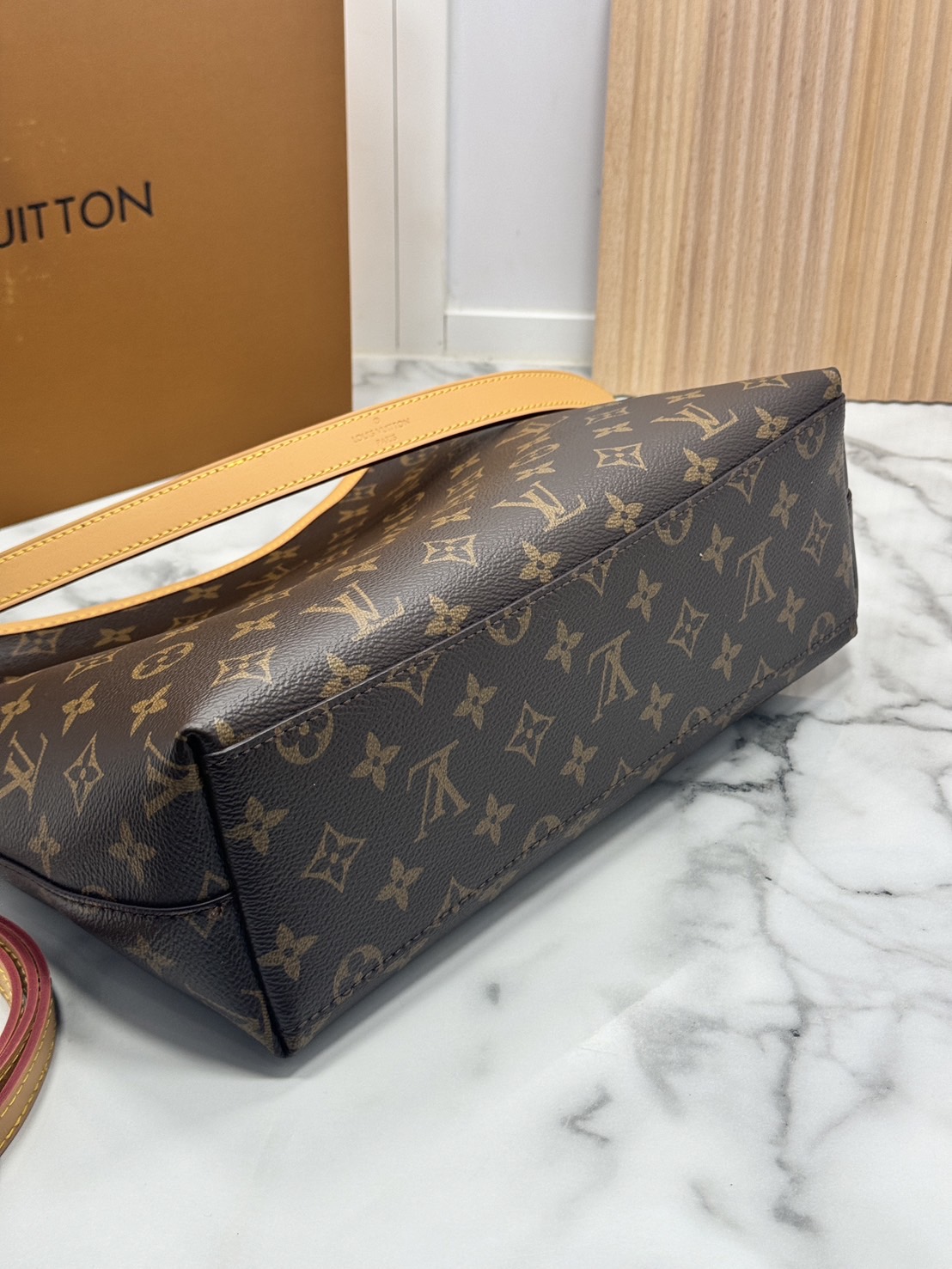 ORI หนังแท้ | LV CarryAll Monogram canvas 30cm กระเป๋าสะพายแครี่ออลรุ่นใหม่ ใบใหญ่จะของได้เยอะดีไซน์เรียบหรู มาพร้อมห่วงโซ่หัวใจห้อยสุดคิ้ว และสายสะพายแยกถอดได้ สวยหรูคลาสสิก