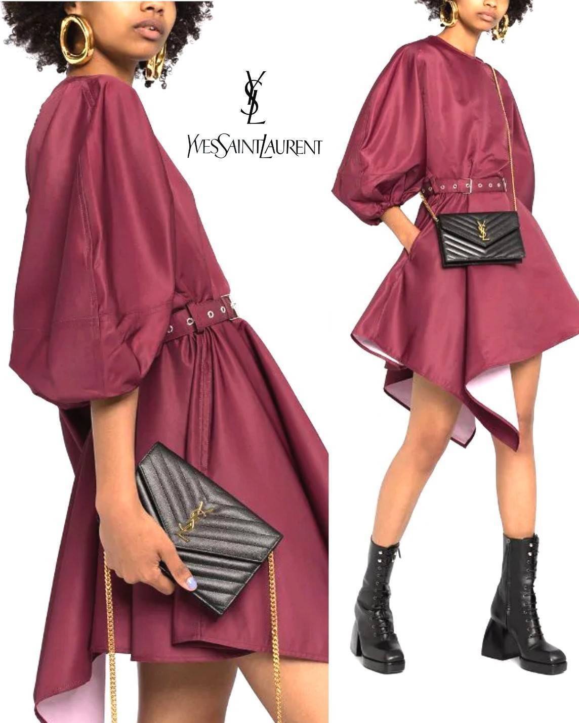 VIP 】YVES SAINT LAURENT YSL BAG VIP GIFT WITH PURCHASE GWP พรีเมี่ยมกิ้ฟ Limited จาก YSL DUTY FREE COUNTER ดีไซน์ทรงสี่เหลี่ยมหนังคาร์เวียขึ้นลายริ้วสวยอยู่ทรงเปิดปิดด้วยฝาปิด Envelop กระดุมแม่เหล็กด้านหน้าประดับโลโก้แบรนด์อะไหล่ทอง ภายในโล่งสามารถใส่มือถ