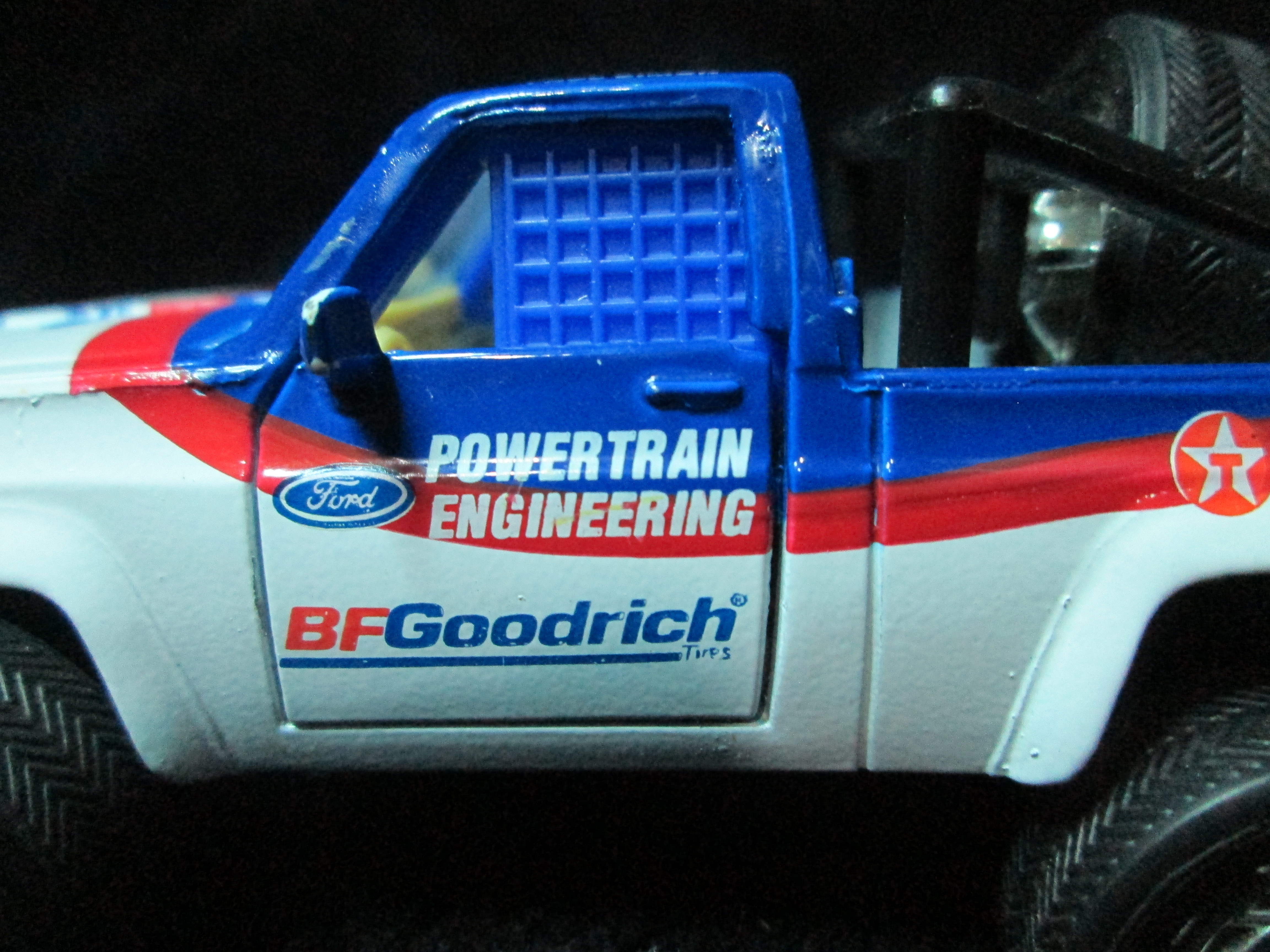 รถเหล็ก OFF ROAD RACING PICK UP B.F.GOODRICH FORD DAVE SIMON-1/43 COLLECTIBLE มือสองสภาพดีค่ะ
