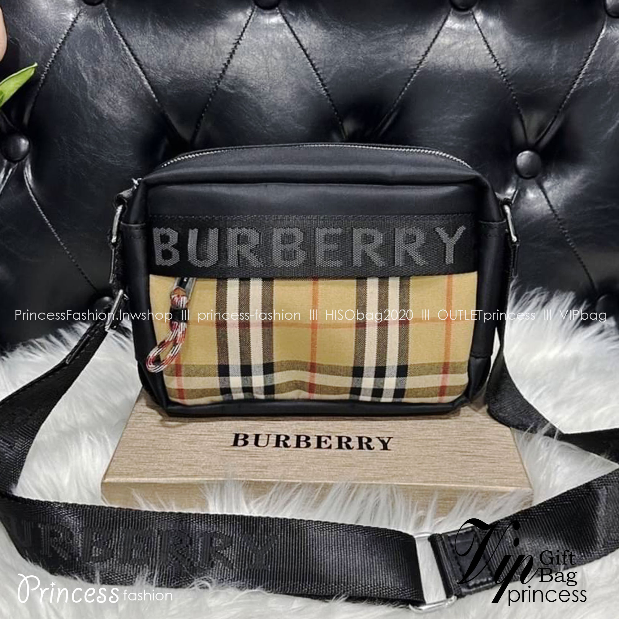 Burberry Positively Conscious logo crossbody bag / BURBERRY FRAGRANCES CROSSBODY BAG 9" วัสดุ Nylon Canvas ทรงเหลี่ยมน้ำหนักเบามีโลโก้แบรนด์คาดด้านหน้า