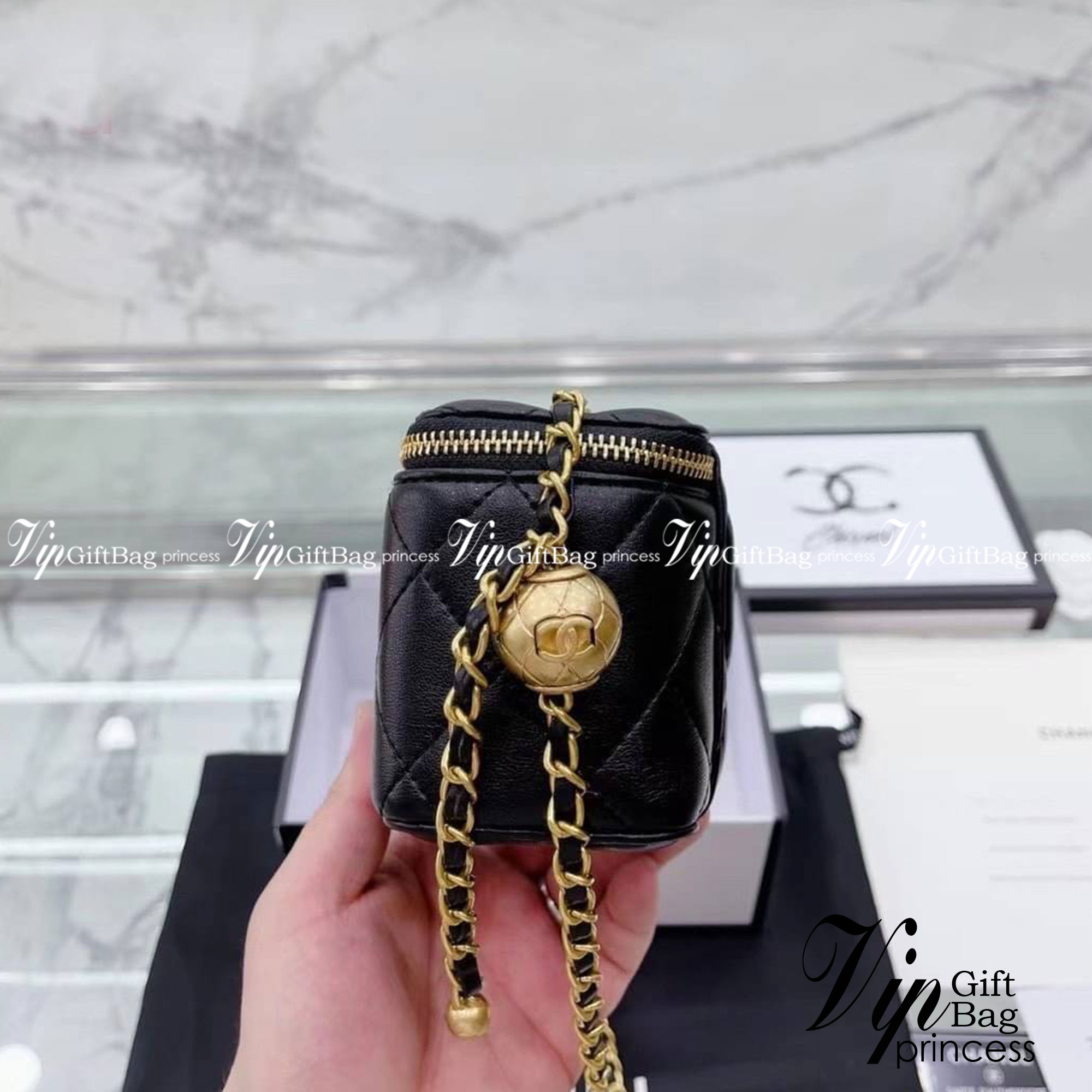Chanel Pearl Crush Mini Vanity / Chanel Vanity crossbody bag กระเป๋าทรงกล่องใบเล็กน่ารัก งานหนังสวย ตอบโจทย์และครองใจสาวๆ ได้อย่างแท้จริง