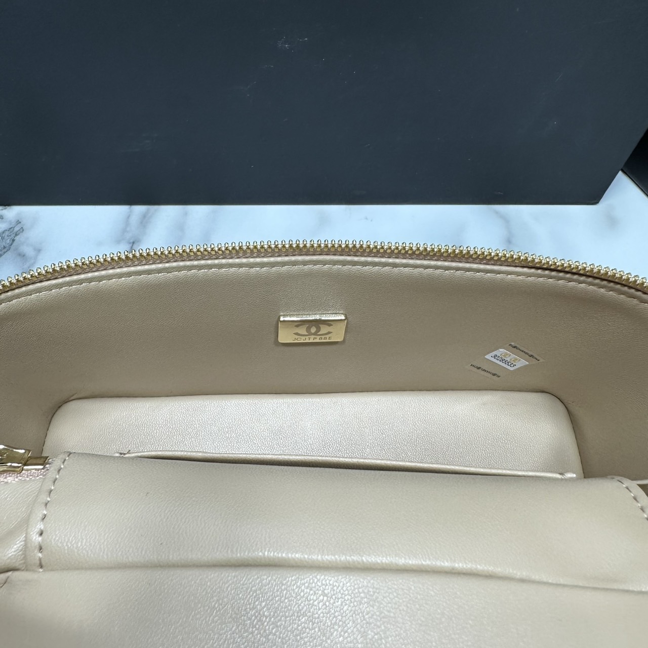 ORI หนังแท้ | CHANEL Long vanity with chain กระเป๋าสะพายรุ่นวานิตี้รุ่นใหม่ล่าสุด ดีไซน์ใหม่รูปทรงคลาสสิค หูจับแต่งโลโก้สวยหรู สายสะพายข้างเป็นโซ่ถอดได้