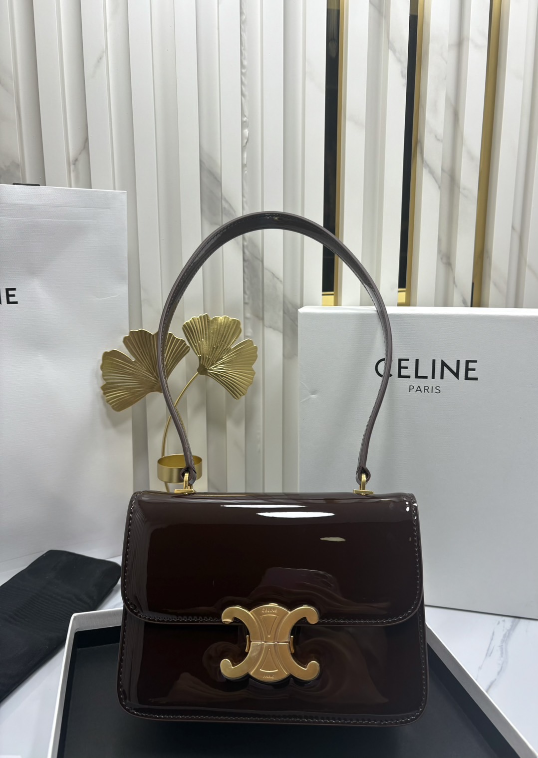 CELINE TEEN GARANCE bag in PATENT CALFSKIN กระเป๋าสะพายไหล่หนังแท้ รุ่นใหม่ล่าสุดหนังเงาสวยงามหรูหรา 🤍 เกรดออริจินอล สลับแท้ 1:1 ภาพถ่ายจากงานขายจริง ใช้งานต่างประเทศได้