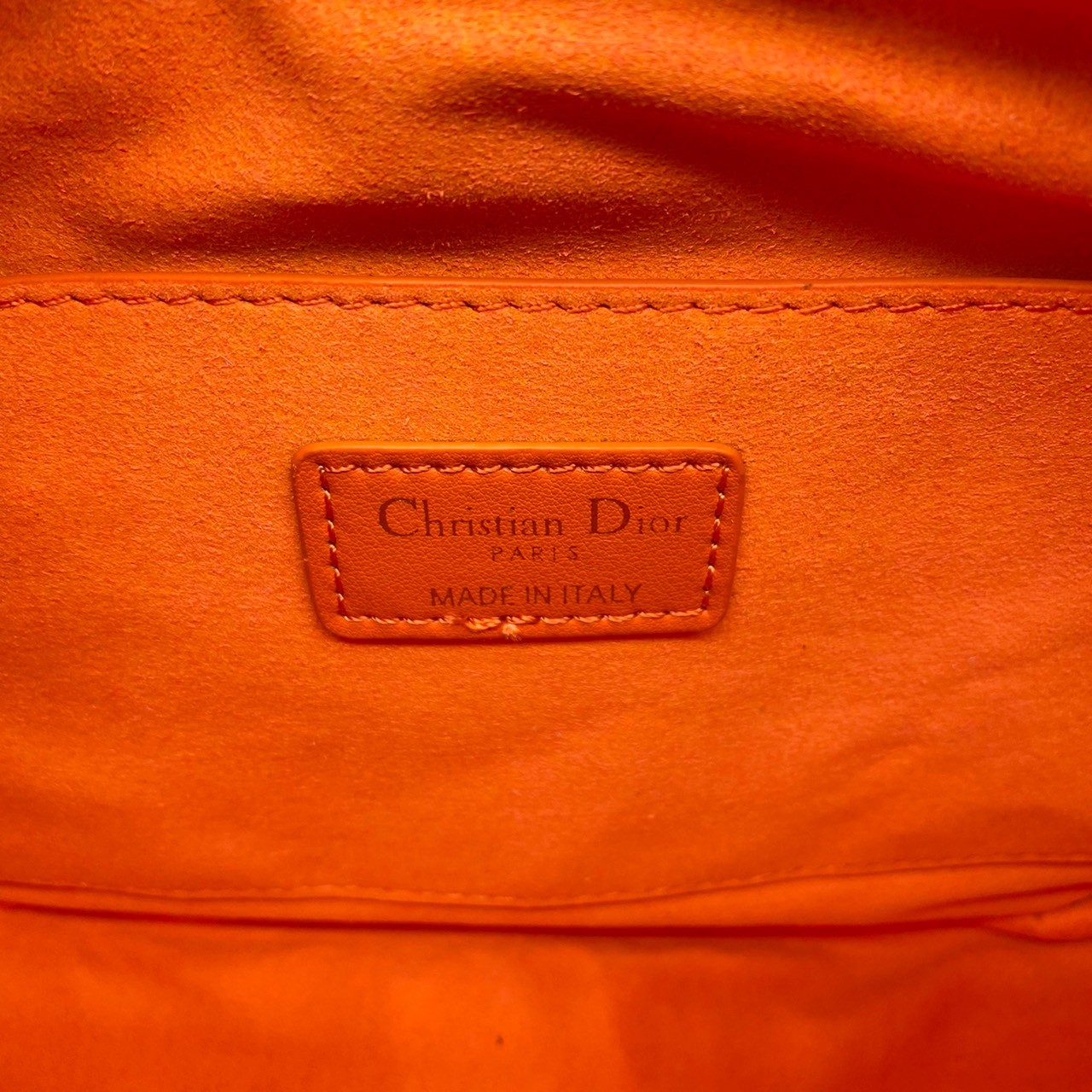 หนังแท้ DIOR MEDIUM DIOR VIBE HOBO BAG รุ่นใหม่ล่าสุด พร้อมส่งที่ไทย เกรดออริจินอลหนังแท้ สวยมากค่ะ ภาพสินค้าถ่ายจากงานขายจริง ใช้งานต่างประเทศได้