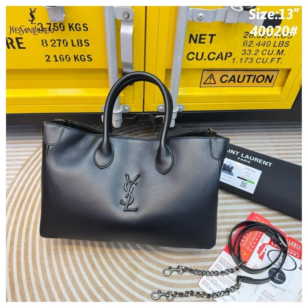 YSL Raphael Tote Bag กระเป๋าสะพายทรงโท้ทคอลใหม่ ขนาดกำลังสวย จุของได้เต็มที่ รูปทรงคลาสสิคชวนใช้ แต่งโลโก้หนังยับโดดเด่นเป็นเอกลักษณ์