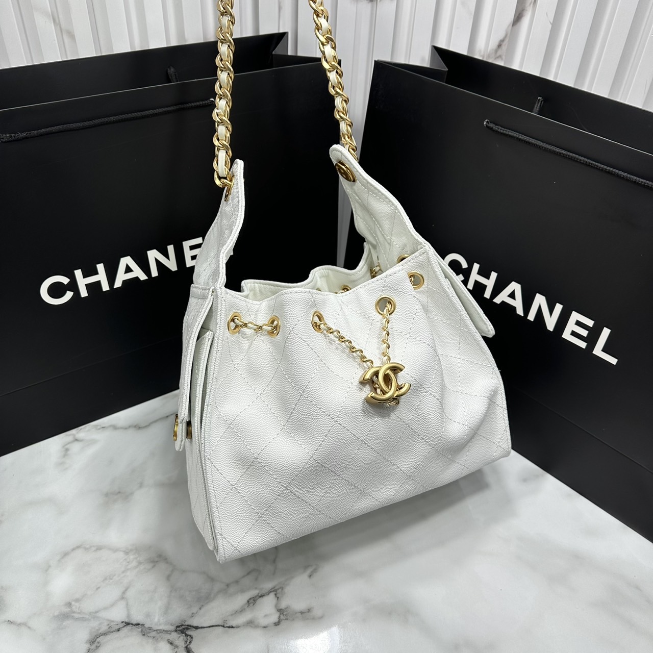 ORI หนังแท้ | 25cm CHANEL 25 Small Handbag Spring-Summer 2025 กระเป๋าสะพายรุ่นใหม่สุดฮอตแห่งปี หนังแท้ลายเกรน ที่สุดแห่งความไอคอนิก มาพร้อมใบเล็ก อะไหล่สีทองสวยหรู
