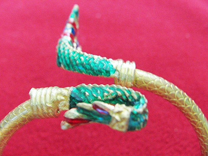 กำไลพญานาคเศียรเดียวเนื้อทองเหลืองลงยาสีเขียวค่ะ