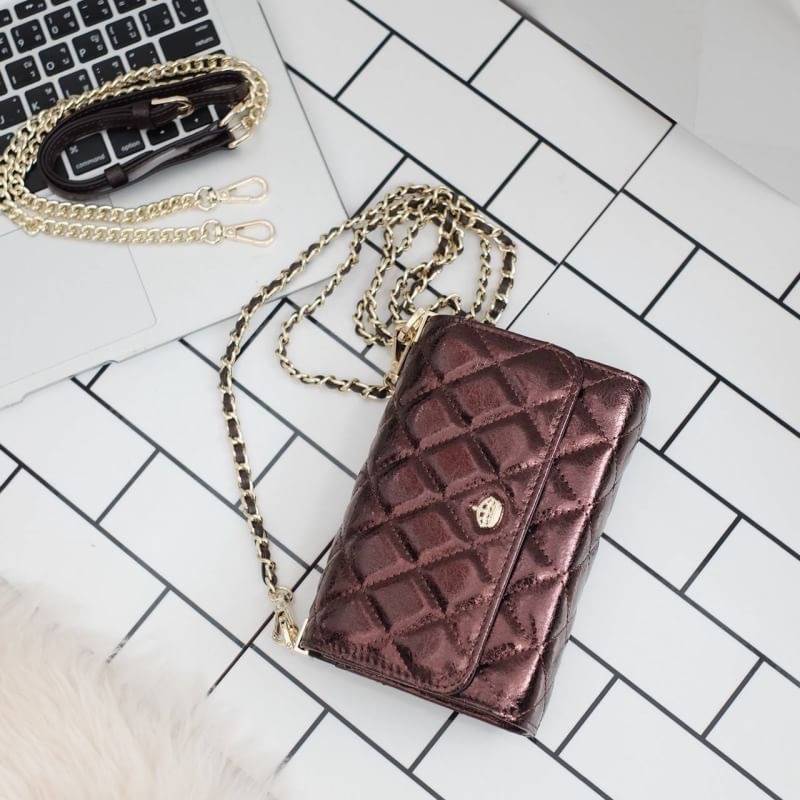 รุ่นขายดีที่สุด ** รอบใหม่ **หนังวัวแท้ สวย นิ่มมากๆค่า และ ปักลายตารางออกมาสวยมาก ** KEEP รุ่น Florence Flat bag ตัวกระเป๋าหนังแท้ นิ่ม-ตึง สุดๆ รุ่นนี้ จะมี 2 ขนาด คือ mini และ classic ไซด์