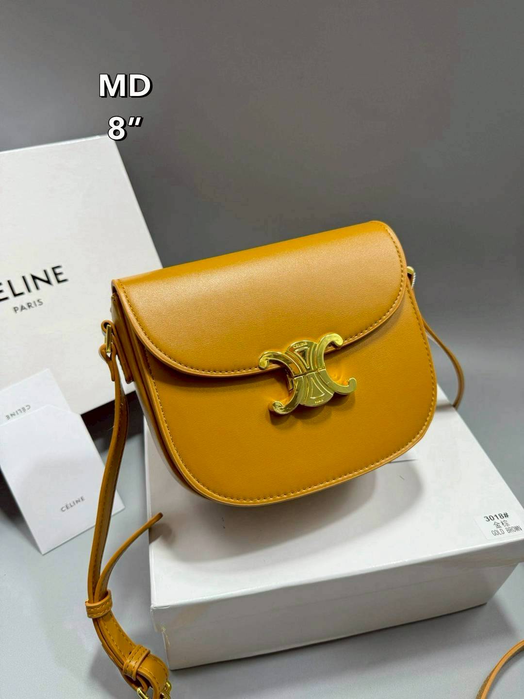 CELINE Besace Clea in Shiny กระเป๋าสะพายทรงสวย โค้งมนอยู่ทรงพร้อมโลโก้หน้าสีทองสวยหรู Best item ดีไซน์เรียบหรูดูแพง ฮิตสุดในเกาหลี ใช้ได้ทั้งชายหญิง