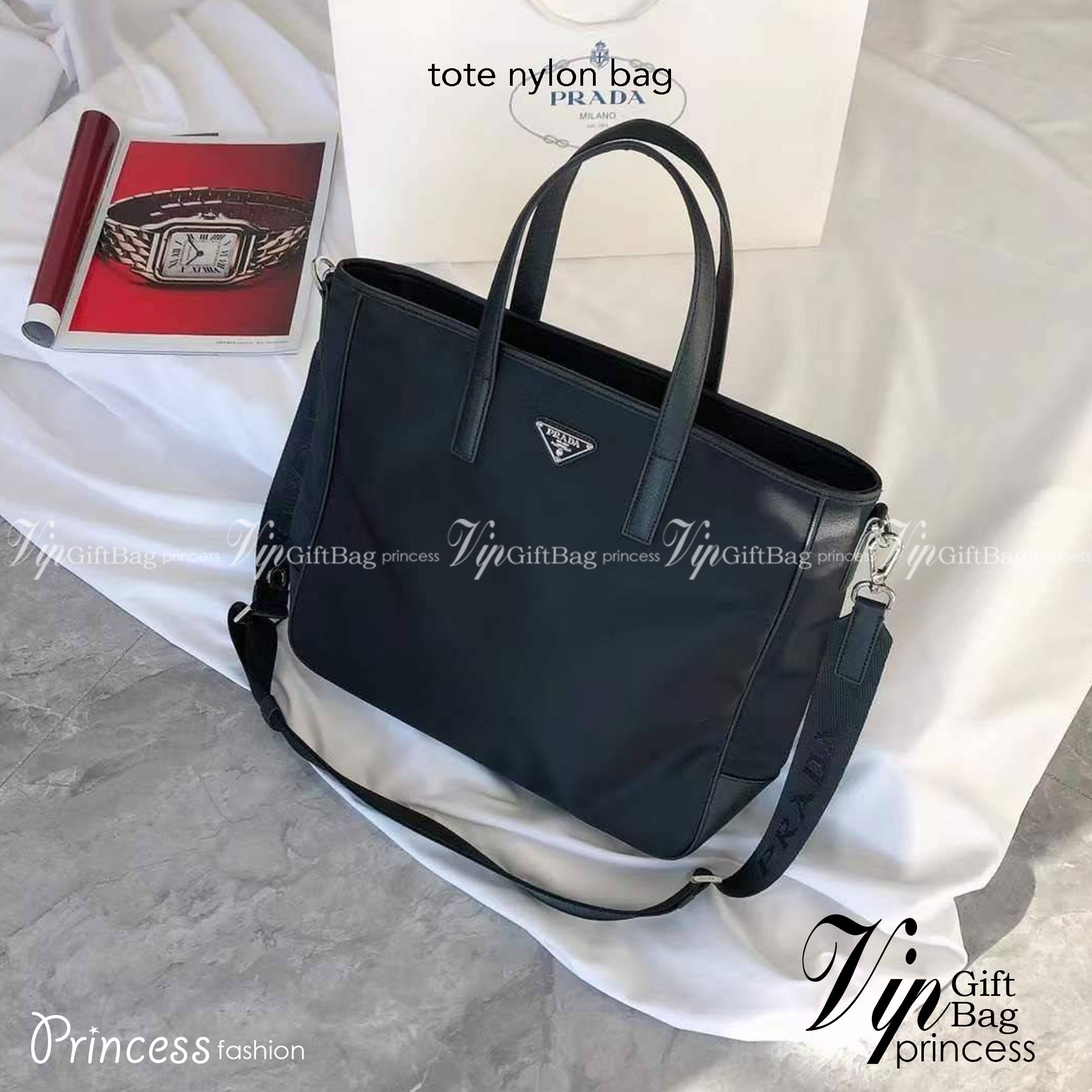 PRADA TOTE NYLON BAG งานใบใหญ่สำหรับคนชอบพกของเยอะมาแล้วค่า เป็นกระเป๋าผ้าไนล่อน ตั้งอยู่ทรงสวย หลงรักเลยคะ สะพายไหล่ได้ ถือก็สวยๆ ใช้แล้วสวยมากๆ