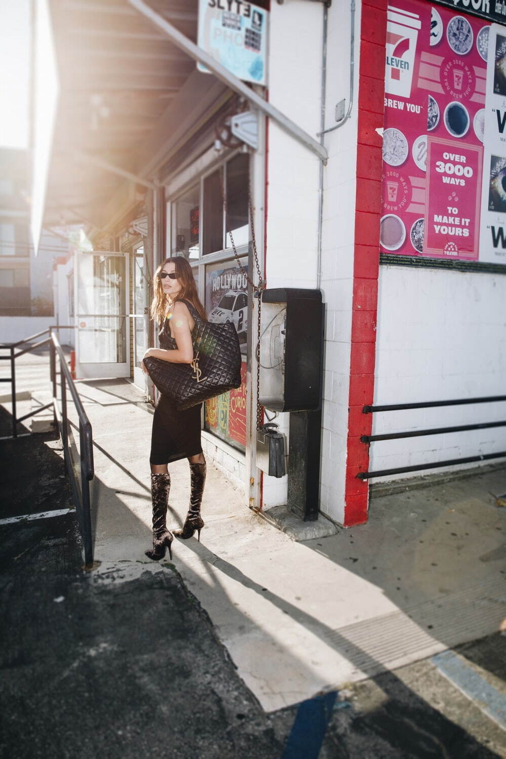 14" YSL icare maxi shopping Denim bag / YSL tote denim bag กระเป๋าไซส์ใหญ่ พร้อมใบเล็ก วัสดุเดนิมเย็บลายตาข่าย (Quilted Bag) ดีไซน์คล้ายตะกร้าช็อปปิ้ง โฉบเฉี่ยวกว่าหลายระดับด้วยการประดับฮาร์ดแวร์ทองเหลืองในตัวอักษร YSL สะดุดตา มอบสไตล์เรียบง่ายแต่คลา