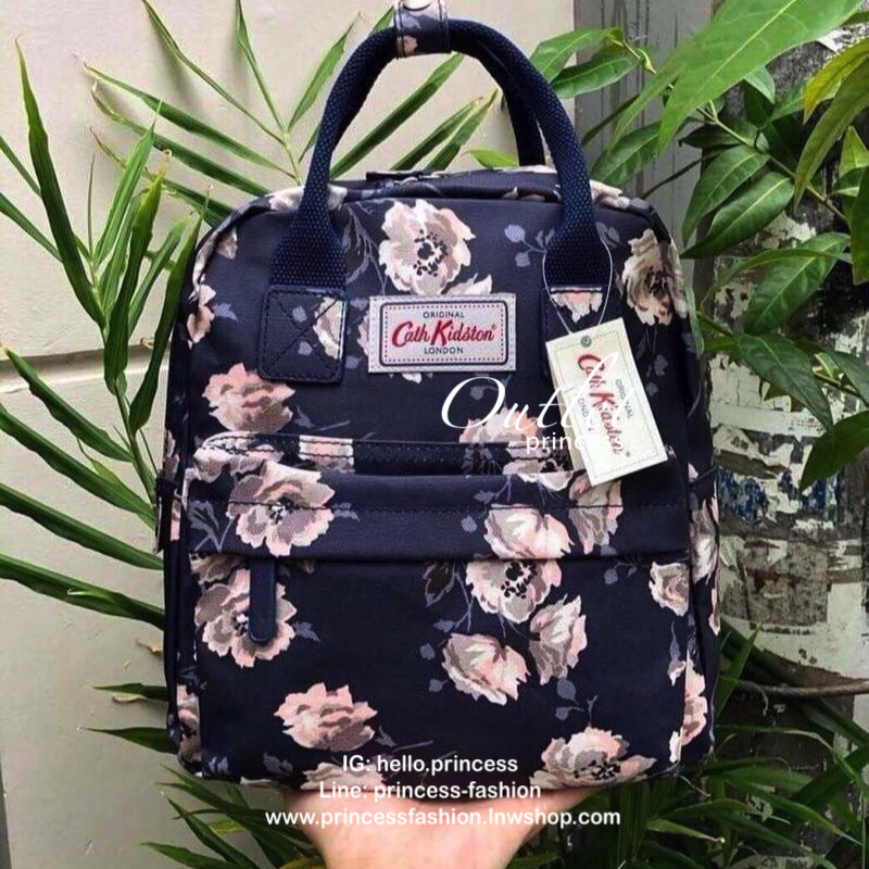 Cath Kidston Multi Strap Backpack กระเป๋าสะพายเป้รุ่นมินิ แบรนด์ดังสไตล์วินเทจสุดฮิต วัสดุ Canvas เคลือบกันน้ำสามารถเช็ดทำความสะอาดง่าย เปิดปิดกระเป๋าด้วยซิปสะดวกใช้ ด้านหน้าประดับโลโก้แบรนด์สวยโดดเด่น พร้อมช่องซิปด้านหน้ากระเป๋าอีกหนึ่งช่องใช้งาน ด้านในโ