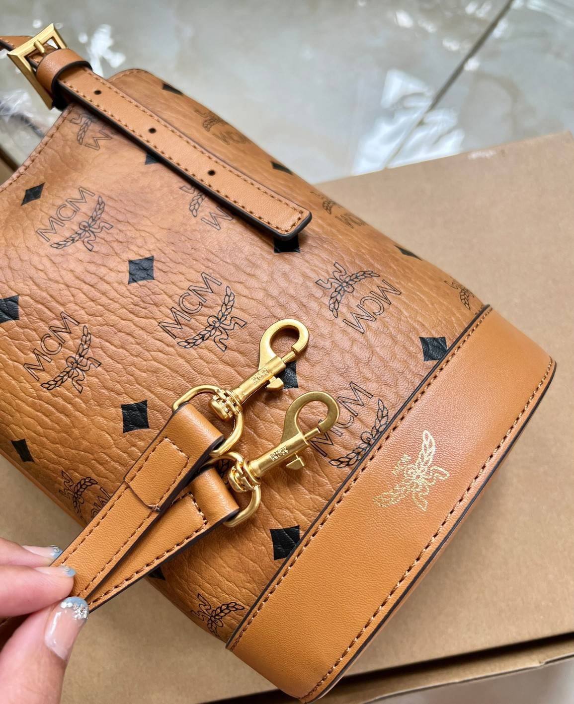 M.C.M AREN BUCKET TOTE IN VISETOS กระเป๋าทรงบัคเก็ต ขนาดกำลังสวย ไอเท็มใหม่ เกรดท็อปออริ 1:1 สลับแท้