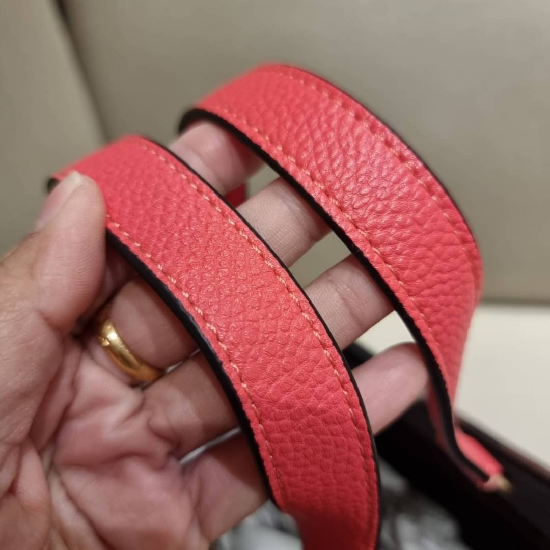 ใบใหญ่ COACH 4113 DEMPSEY CARRYALL IN SIGNATURE JACQUARD WITH STRIPE AND COACH PATCH ใบใหญ่ จุใจ คอลเลคชั่นใหม่ สีที่สาวๆรอคอย สวยคม ละมุนและมีความหรูในตัว กับกระเป๋าทรงโท้ท ไซส์ใหญ่ที่สามารถจุของได้แบบไม่ต้องกังวล ฟังก์ชั่นการใช้งานสะดวกที่สุด มีทั้งสายค