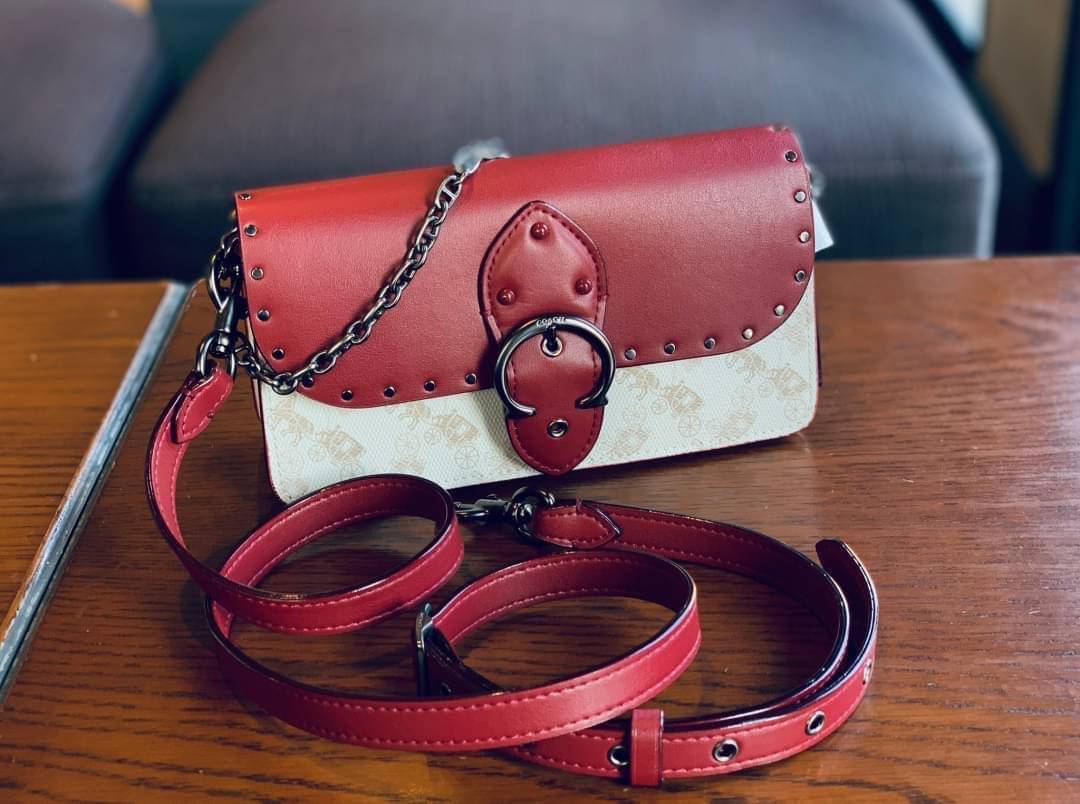 Coach Beat Crossbody Clutch In Signature Canvas With Horse And Carriage Print((6910//4760)) 🌈พร้อมส่งสีใหม่ล่าสุด ได้ไปไม่ผิดหวังแน่นอนค่ะ! กระเป๋าหิ้วได้//คลัทออกงานได้//สะพายครอสบอดี้ร์ได้ สุดคุ้ม! หนังแท้อย่างดี smooth leather ค่ะ