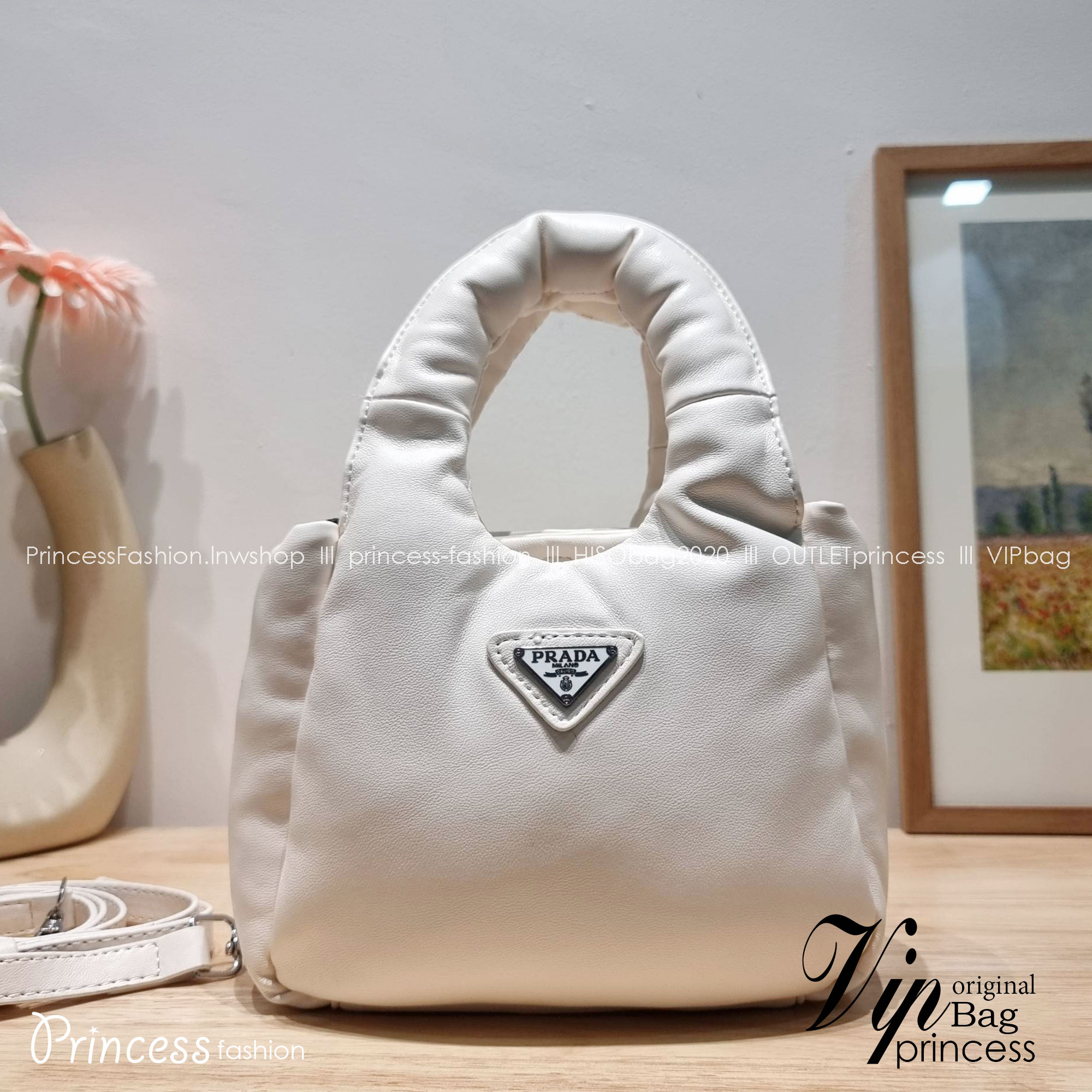 PRADA Small padded Soft nappa-leather bag พร้อมส่ง 4 สี น้องใหม่ล่าสุด กับคอลเลคชั่นที่ทำออกมาตอบโจทย์ได้ทุกไลฟ์สไตล์ **ราคาพิเศษสุดคุ้ม งานสวยเกินราคา