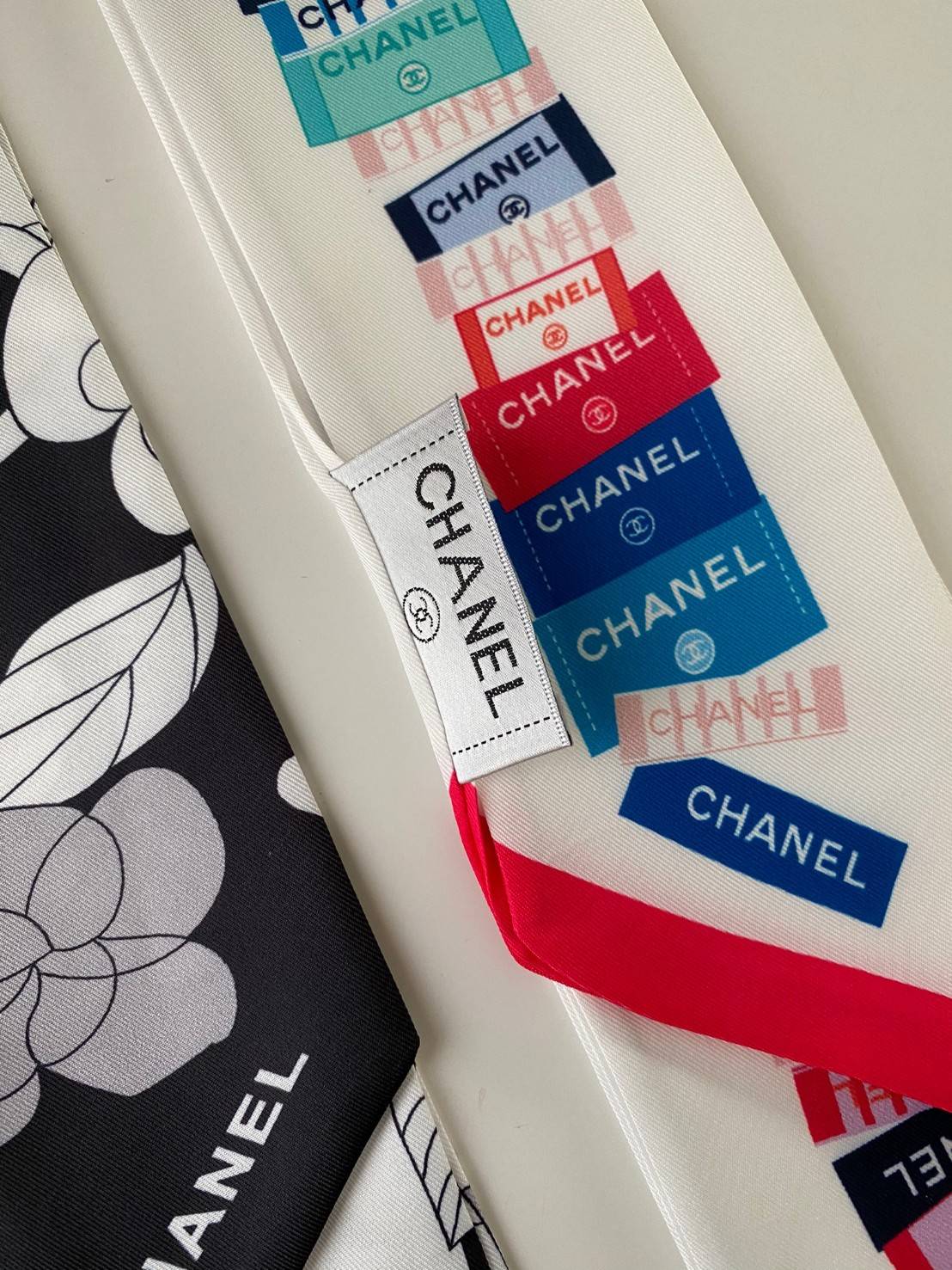 พรีเมี่ยมกิ๊ฟแท้ 100% 】พร้อมส่งที่ไทยที่นี่ที่เดียว CHANEL & LOUIS VUITTON TWILLY SCARF SILK ใช้งานได้อเนกประสงค์ หลากหลายตามไอเดีย