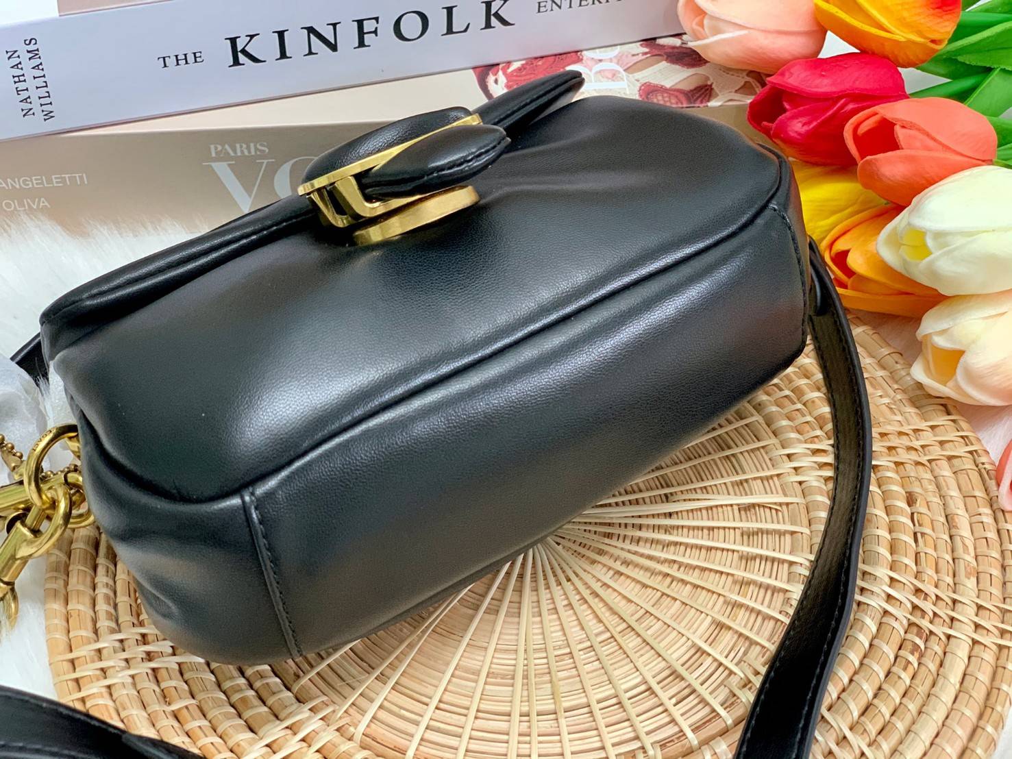 รุ่นใหม่ล่าสุด ได้ไปไม่ผิดหวังแน่นอนจ้าา😁COACH PILLOW TABBY SHOULDER BAG 18 ((C3880)) พร้อมส่งที่ไทย คุณภาพเกินราคา! กระเป๋าหิ้ว//สะพายแบบครอสบอดี้ร์ 🔺หนัง nappa หนานิ่ม นุ่มมากๆ รุ่นใหม่ล่าสุดค่ะ! พร้อมโลโก้รุ่นใหม่ด้วยเช่นกัน เพิ่มความหร