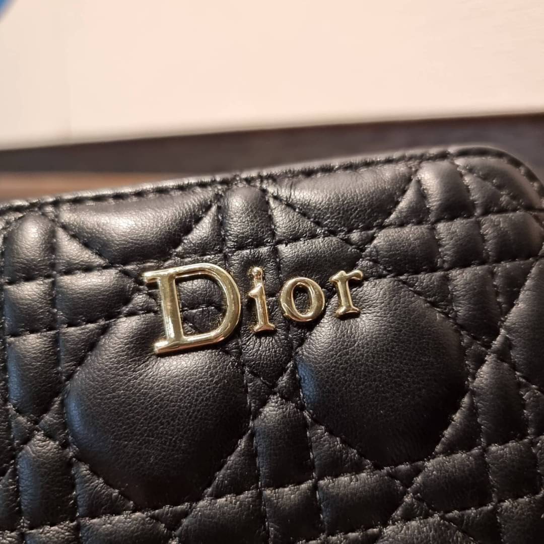 DIOR SET BAG / DIOR 30 Montaigne Bag / CD LIMITED EDITION GIFT BOX WITH GOLD STAR BOUTIQUE SET พร้อมเสิร์ฟครบชุด แรร์ไอเท็ม ที่ถูกรวมไว้ในหนึ่งเดียว กับ gift box limited จัดให้ทั้งกระเป๋าสะพายสุดหรู กระเป๋าสตางค์ใบสั้นรุ่นคลาสสิค ribbon เข้าเซ็ท และ gold 