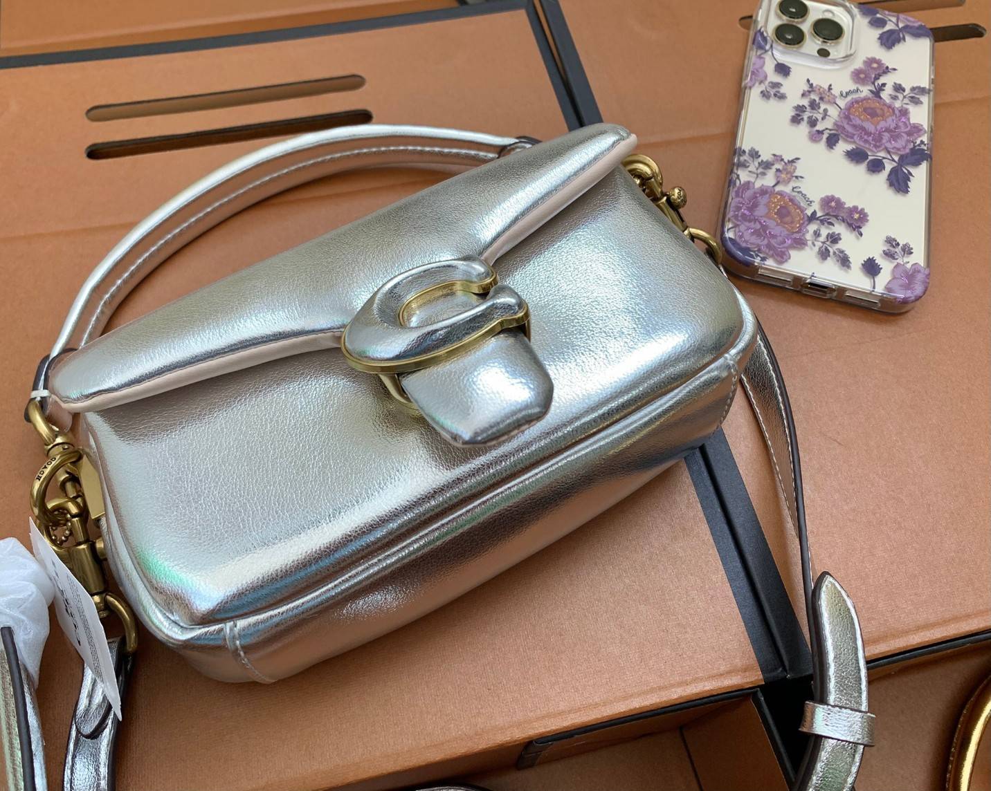 น้องสวยมากก สินค้าจริงสวยกว่าในรูป ไม่จกตาค่ะ! COACH PILLOW TABBY SHOULDER BAG 18 ((C3880)) 📣 พร้อมส่งที่ไทย คุณภาพเกินราคา! กระเป๋าหิ้ว//สะพายแบบครอสบอดี้ร์ 🔺หนัง nappa อย่างดี หนานิ่ม นุ่มมากๆ หลงรักน้องแน่นอน