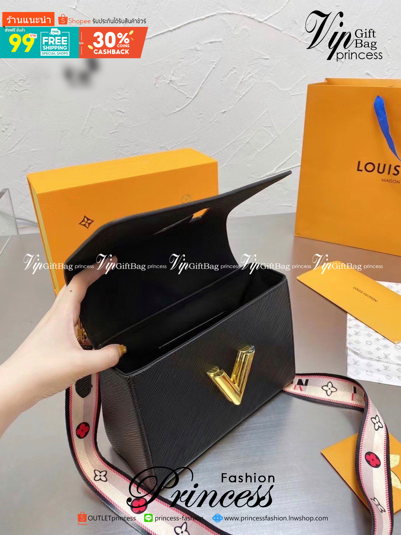 LOUIS VUITTON Twist Shoulder Bag MM / LV Twist MM ที่สุดของความสวยคลาสสิคย้อนยุค กระเป๋าสะพายที่มีลูกเล่น เพิ่มดีเทลให้น่าใช้งาน ด้วยสายสะพายแบบสปอร์ต ที่ปรับเปลี่ยนใช้ได้หลากหลาย วัสดุหนัง epi สวยคม ทนทาน ลวดลายเส้นไม้ แบบไม่มีใครซ้ำ เลิศๆไปอีกกับโลโก้สี