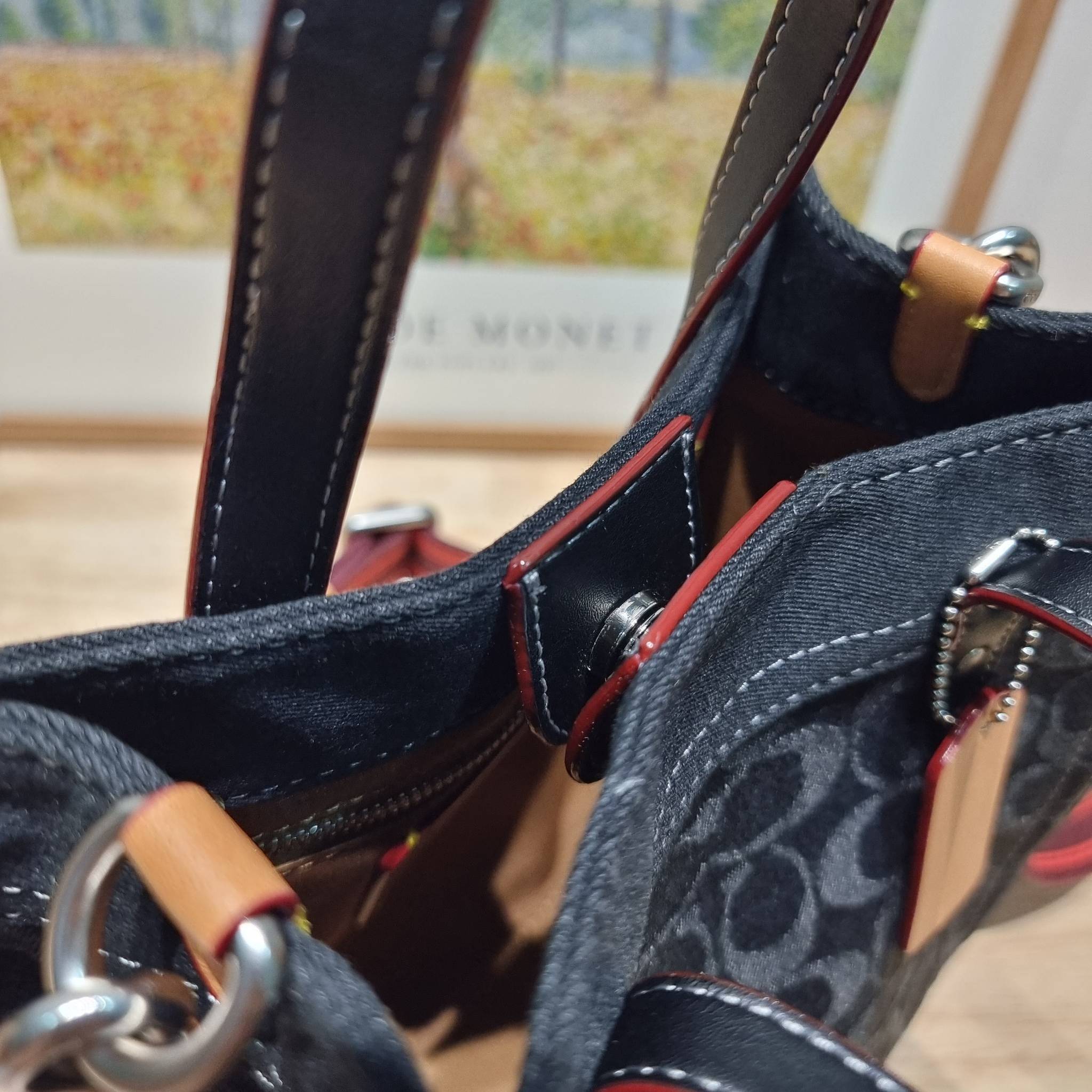 COACH CG091 FIELD TOTE 22 IN SIGNATURE DENIM คอลเลคชั่นใหม่ สีหายาก กับกระเป๋าทรงโท้ท ไซส์กำลังสวย ดีเทลปั๊มผิวเต็มใบ ดูดี มี texture