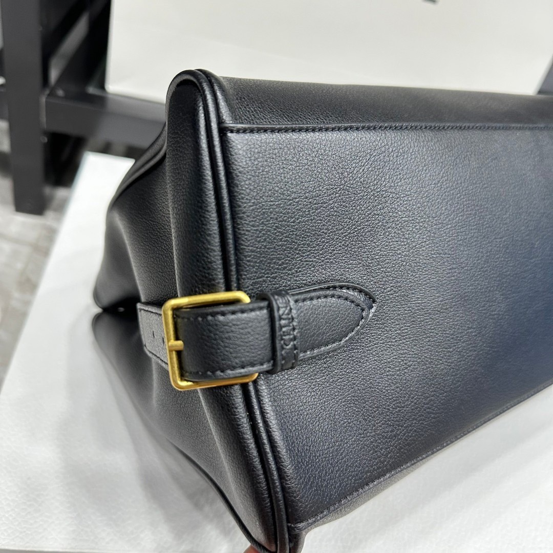 CELINE MEDIUM APPOLINE BAG IN SUPPLE 3 สี พร้อมส่ง กระเป๋าใบใหญ่จุของได้เยอะ รุ่นใหม่หนังสวย เกรดออริจินอล สลับแท้