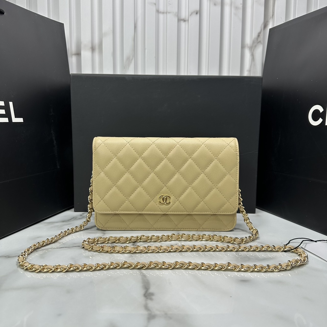 ORI หนังแท้ | CHANEL Woc Wallet on Chain 18cm กระเป๋าสะพายทรงวอคดีไซน์แบ่งช่องด้านในเป็นกระเป๋าสตางค์ รุ่นยอดนิยม หรูหราระดับตำนาน สวยงามเหนือกาลเวลา