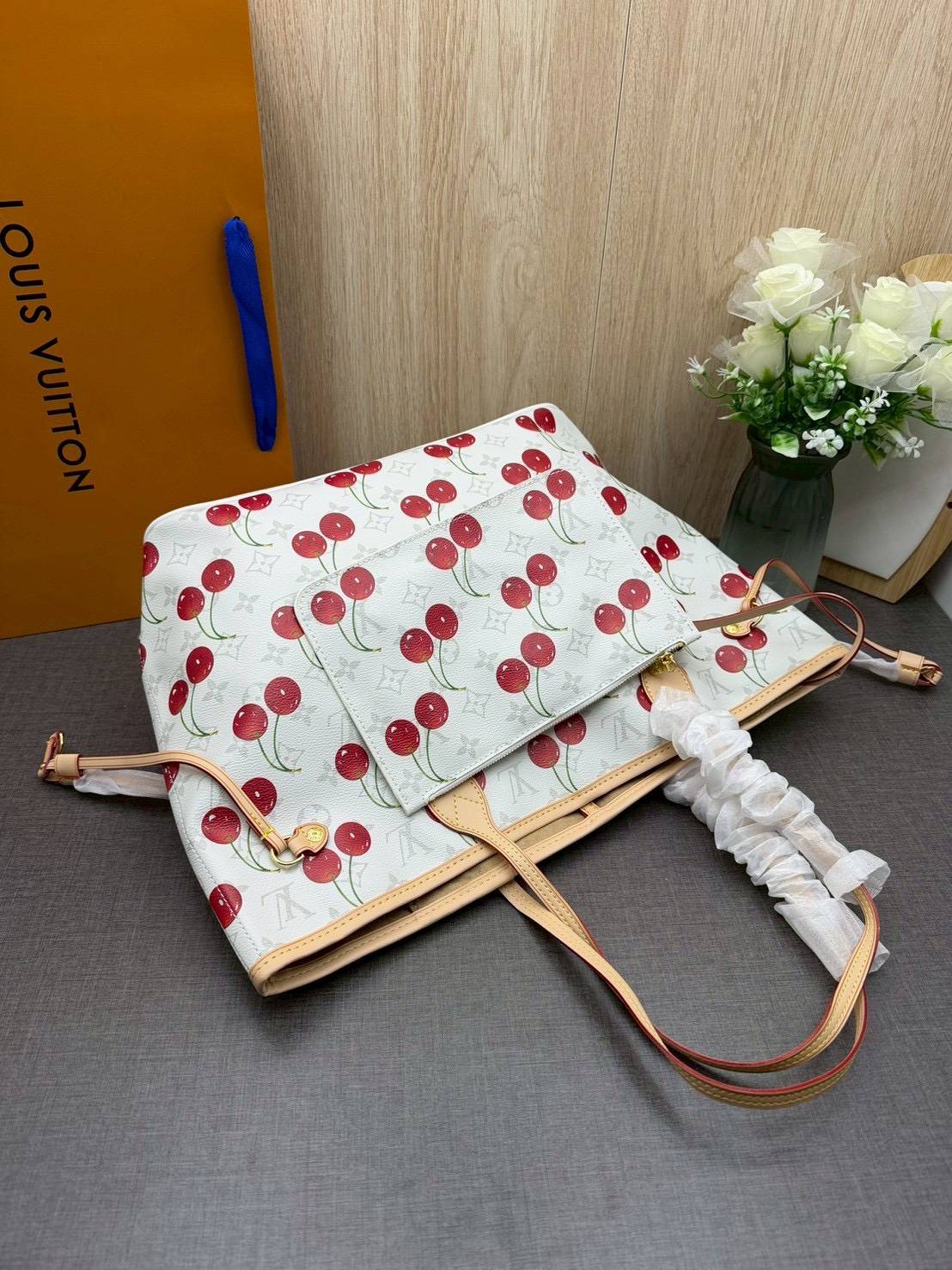 ORI หนังแท้ | LV x TM - Neverfull MM Bag Monogram cherry canvas / LV Tote Bag สีขาว กระเป๋าสะพายทรงโท้ทใบใหญ่ ลายเชอรี่น่ารักสดใส