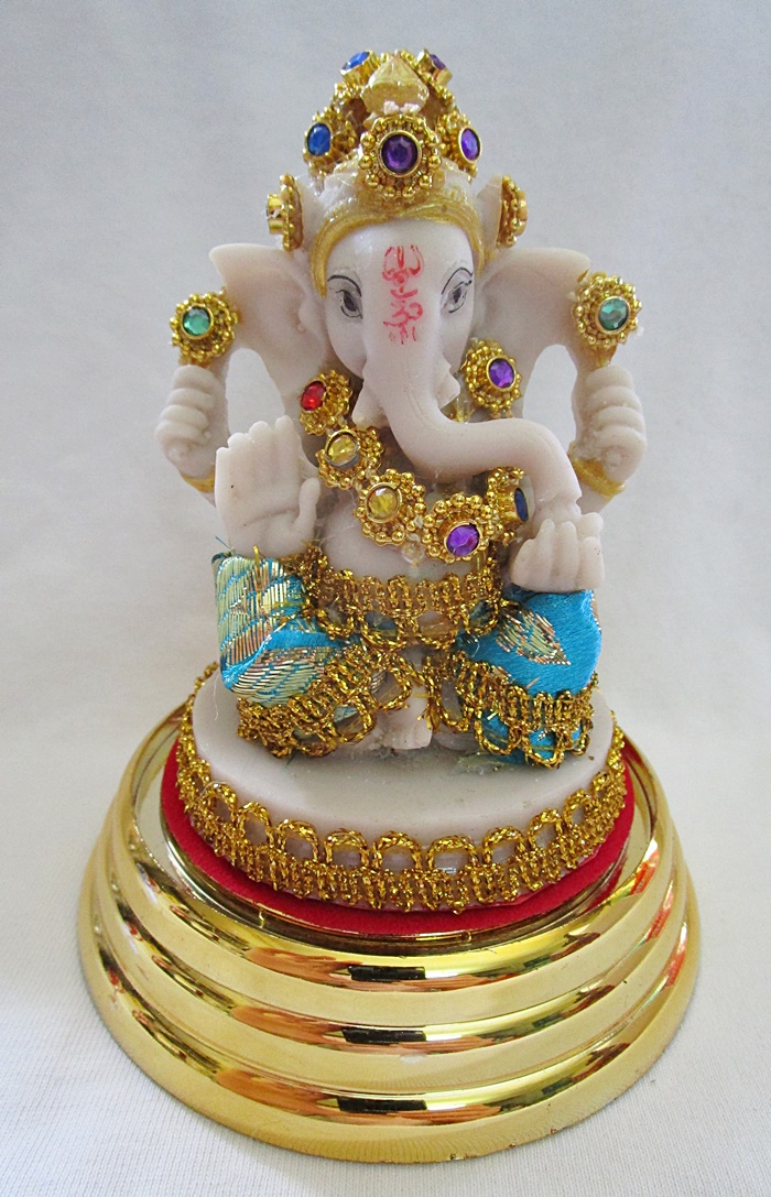 สินค้าหมดค่ะ องค์พระพิฆเนศปางสัมปทายะ(ประทานความสำเร็จ)แบบตั้งโต๊ะครอบแก้ว องค์ที่2ค่ะ