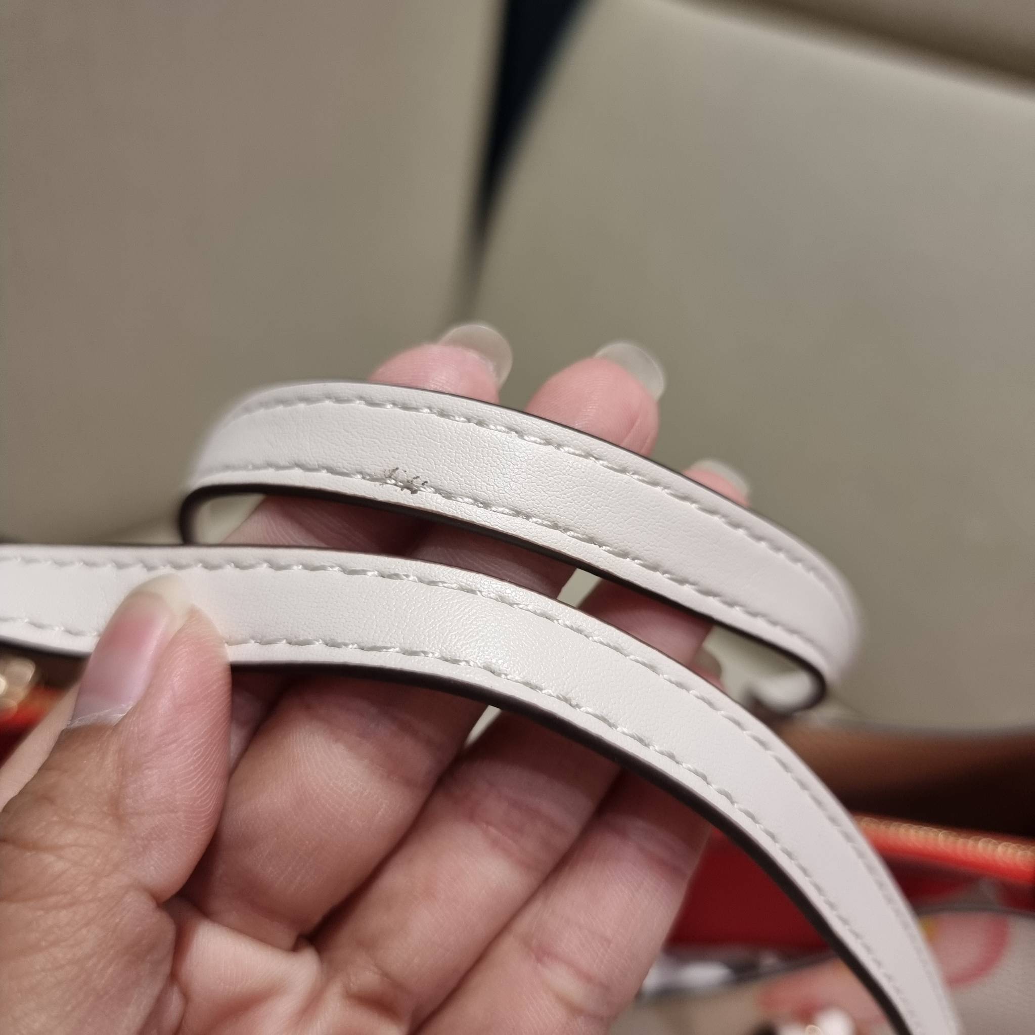 COACH C8217 MOLLIE TOTE 25 WITH DREAMY LAND FLORAL PRINT คอลใหม่ล่าสุด ยังไม่เข้า shop ไทย สวยๆแบบไม่ต้องรอพรีฯให้ยาวนาน กับกระเป๋าโท้ทไซส์เล็กที่สาวๆต่างก็ต้องปักใจรัก สวยสมใจ ดีไซน์ลวดลายดอกไม้ คละเคล้าเต็มใบ ละมุน สดใส น่าใช้สุดๆ วัสดุหนังแคนวาส ภายในโ